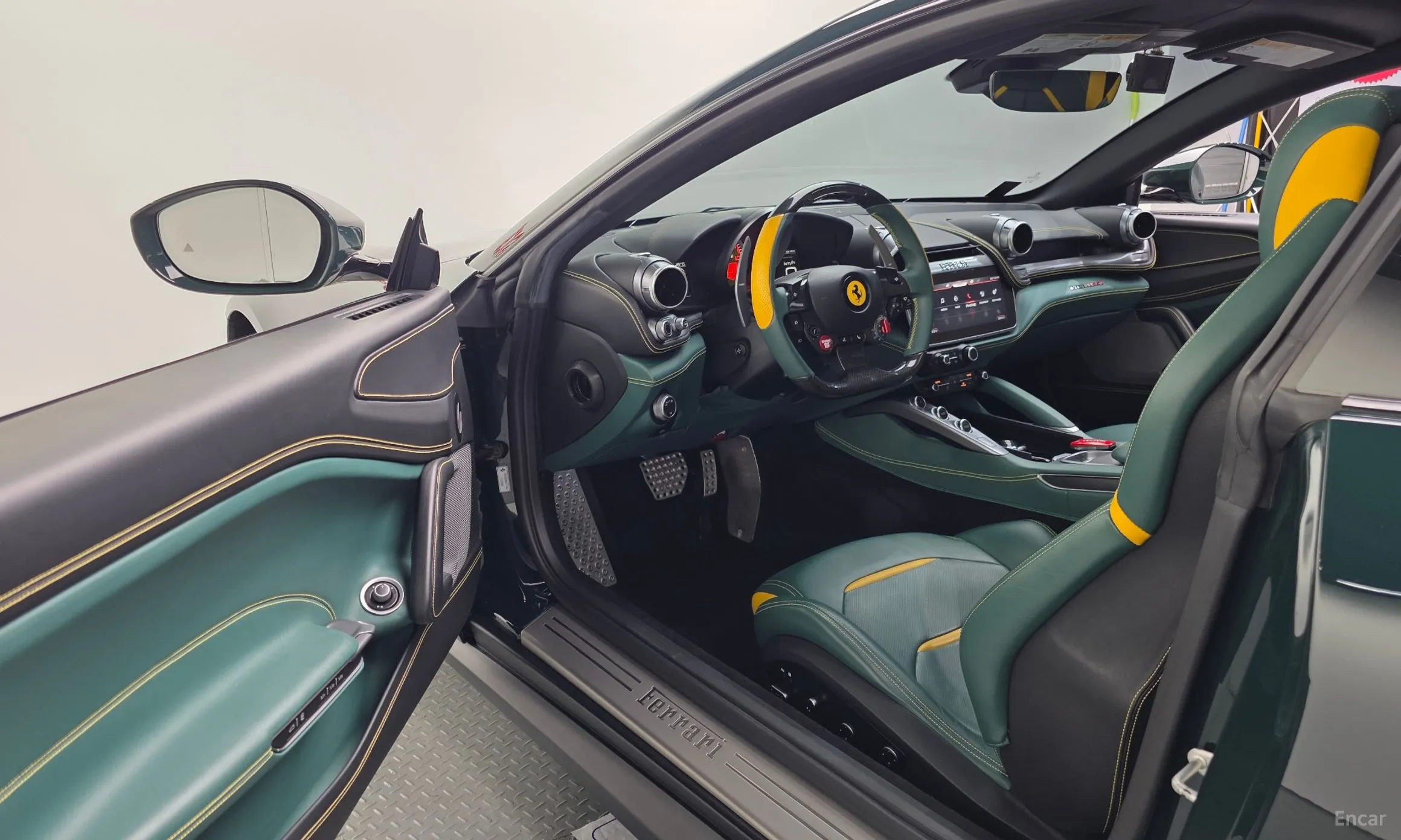 Ferrari GTC4 Rousseau превью 10