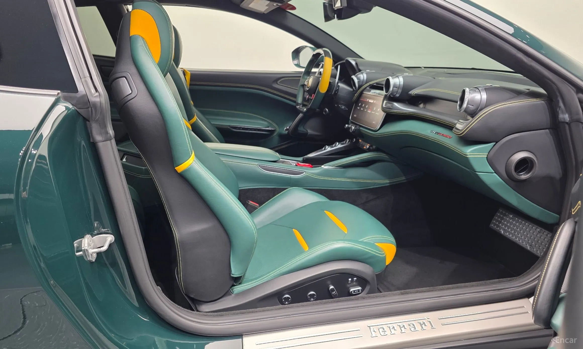 Ferrari GTC4 Rousseau превью 11