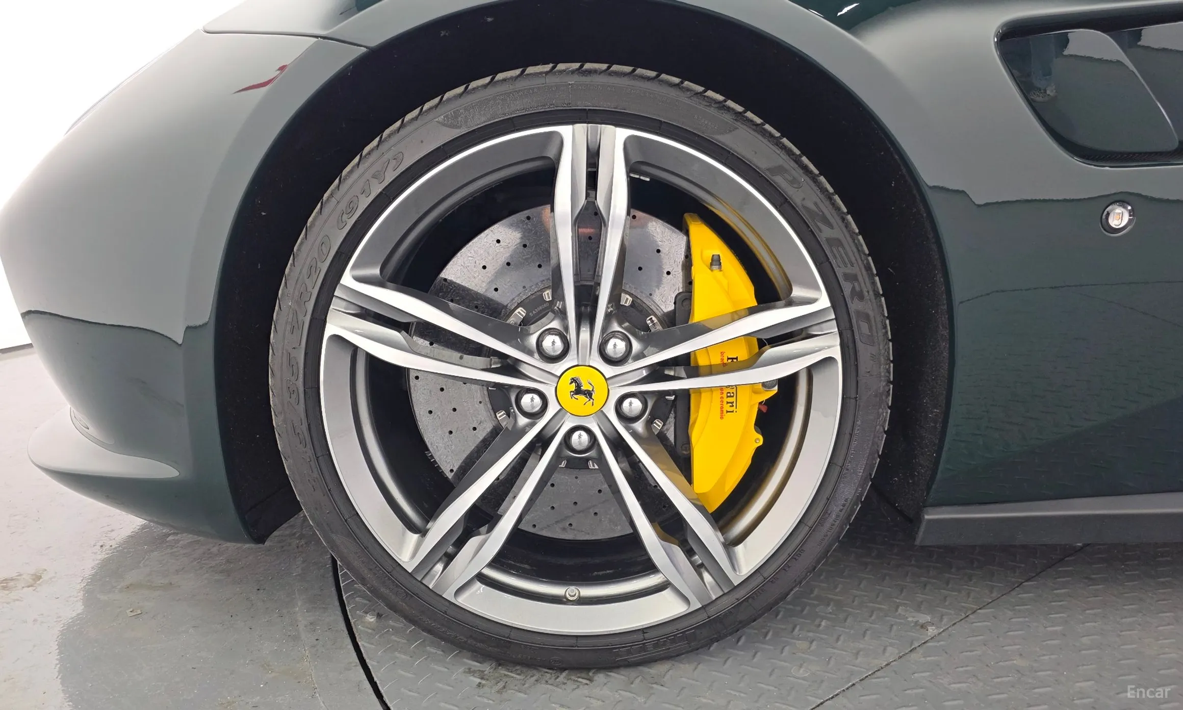 Ferrari GTC4 Rousseau превью 5