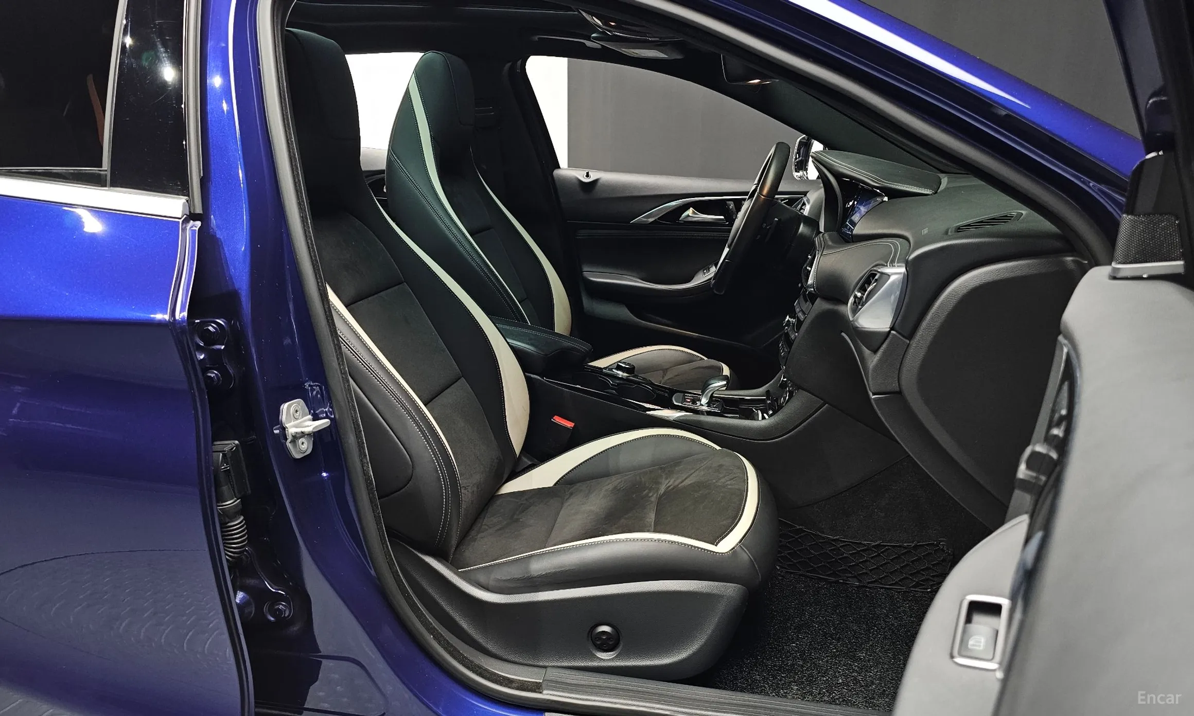 Infiniti Q30 превью 10