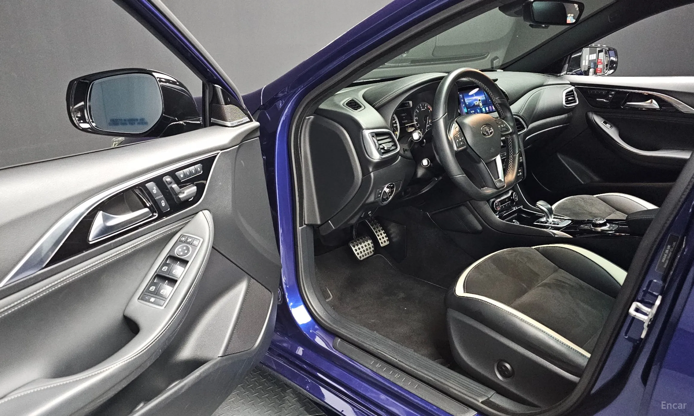 Infiniti Q30 превью 11