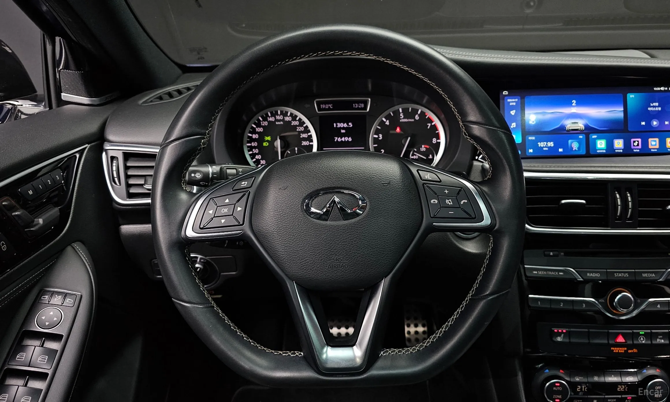 Infiniti Q30 превью 13