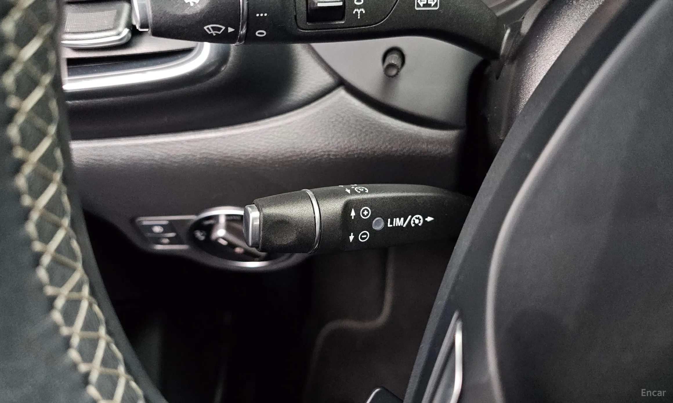 Infiniti Q30 превью 19