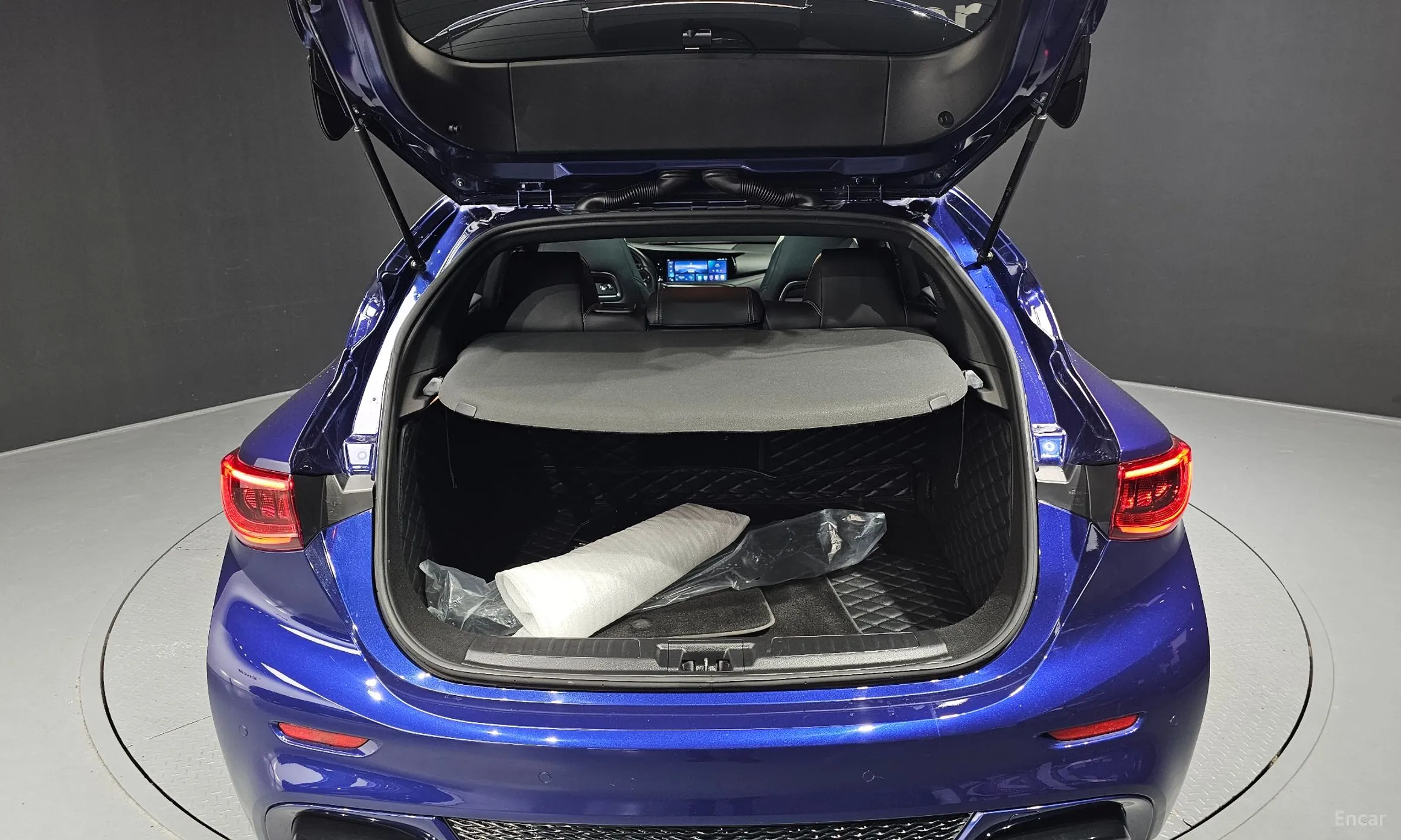 Infiniti Q30 превью 20