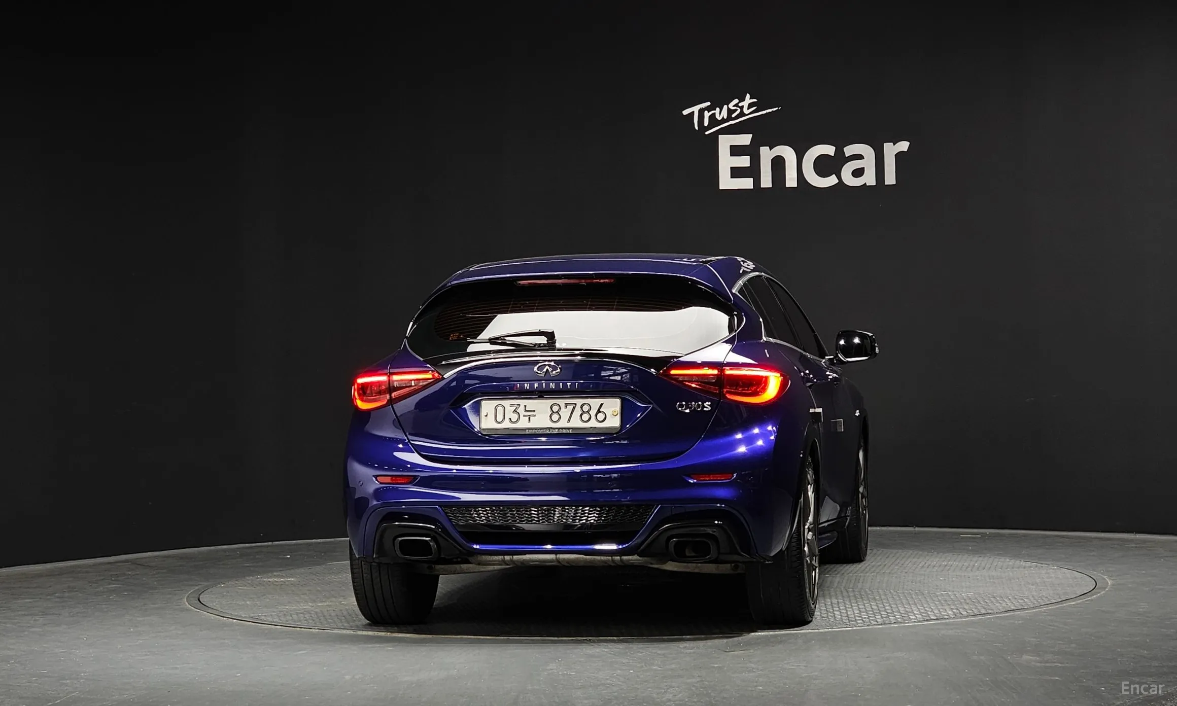 Infiniti Q30 превью 4