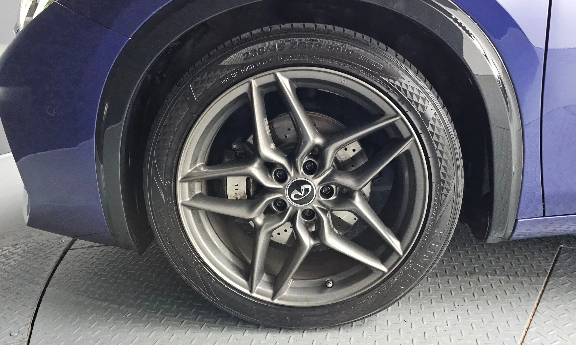 Infiniti Q30 превью 5
