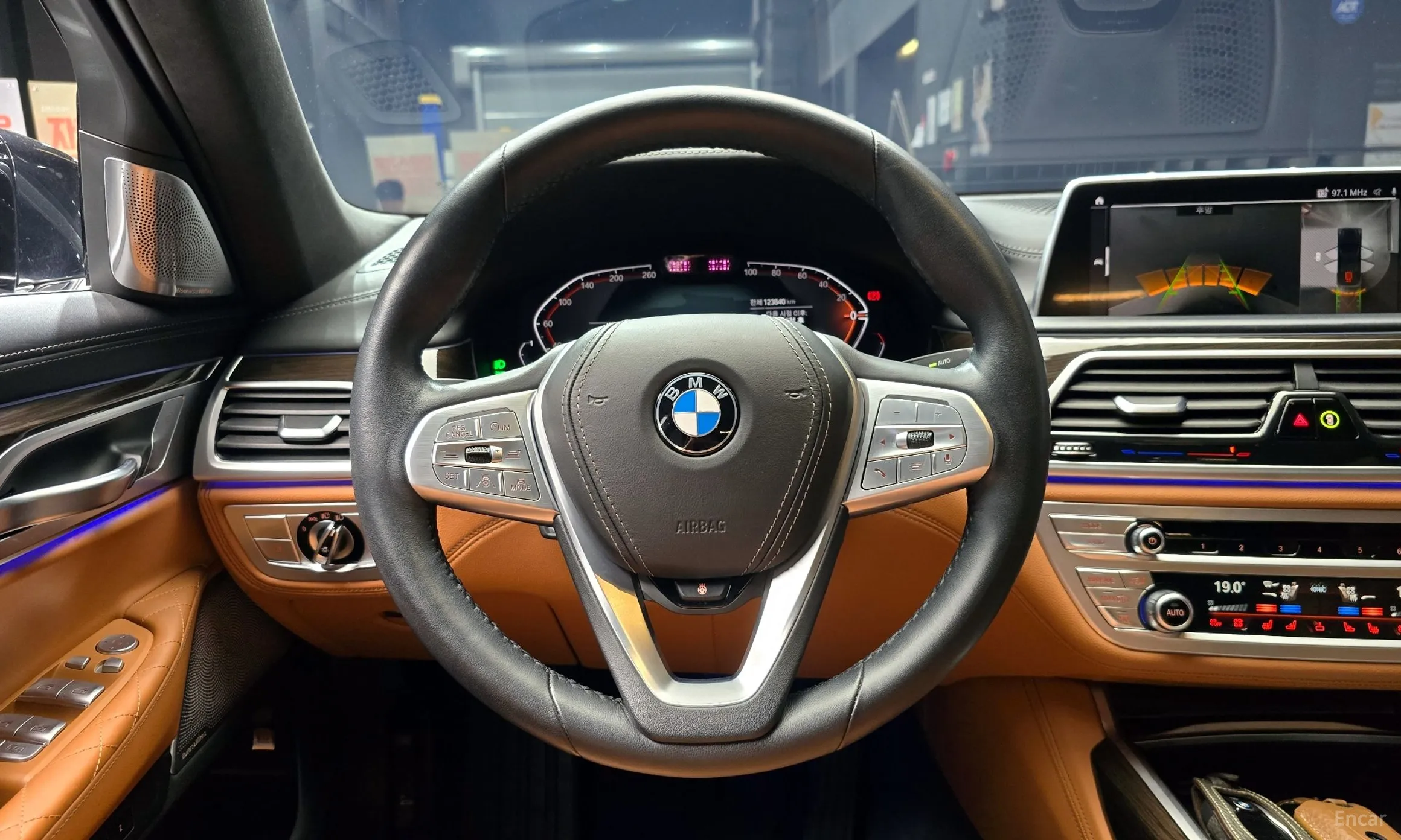 BMW 7 Series (G11) превью 13