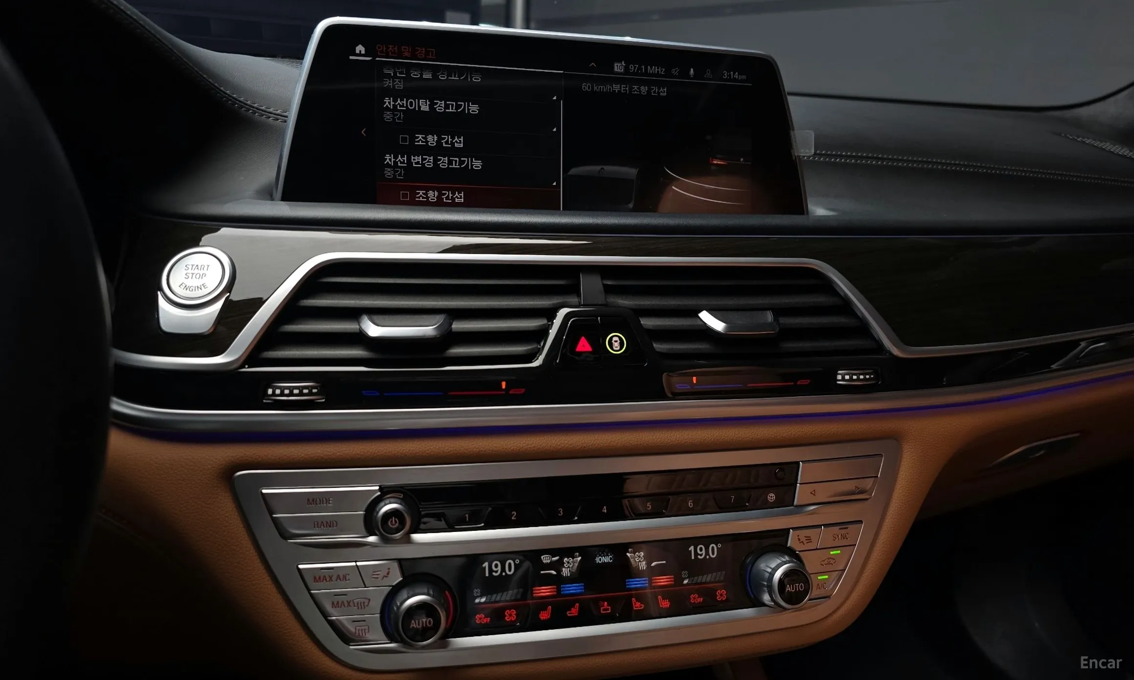 BMW 7 Series (G11) превью 15