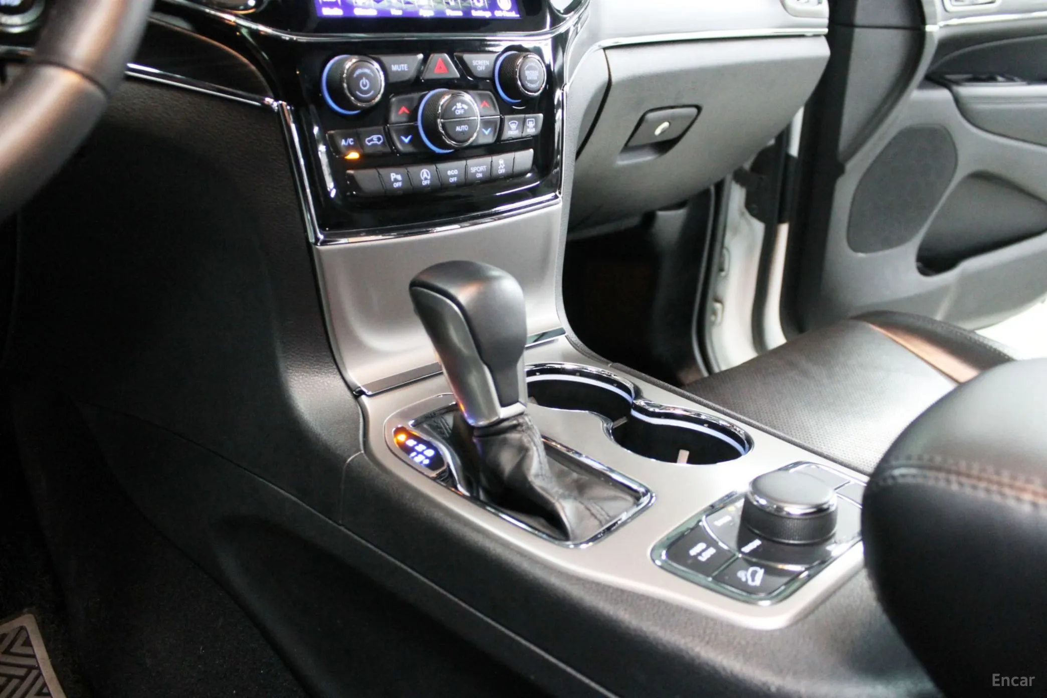 Jeep Grand Cherokee превью 16