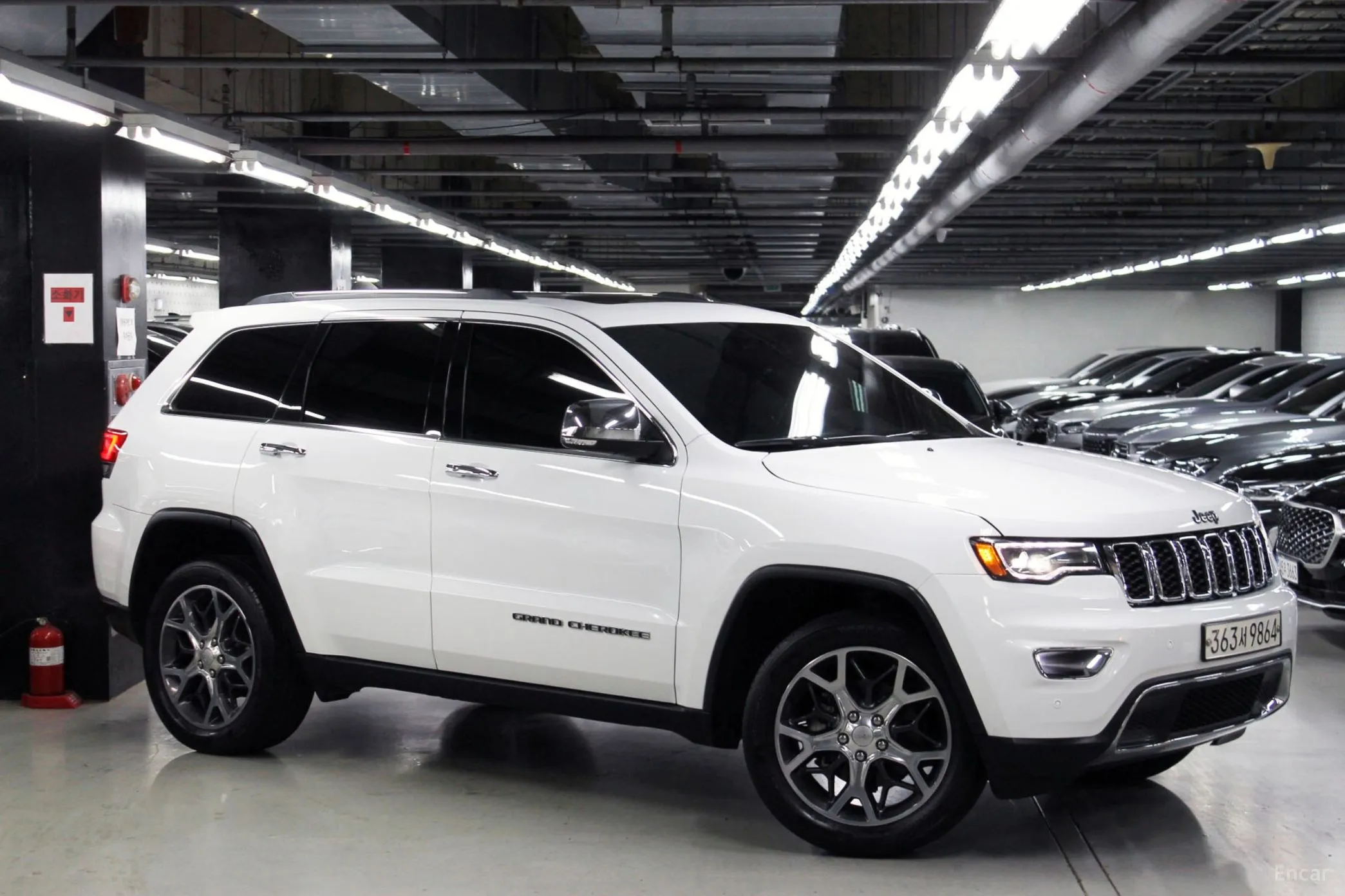 Jeep Grand Cherokee превью 18