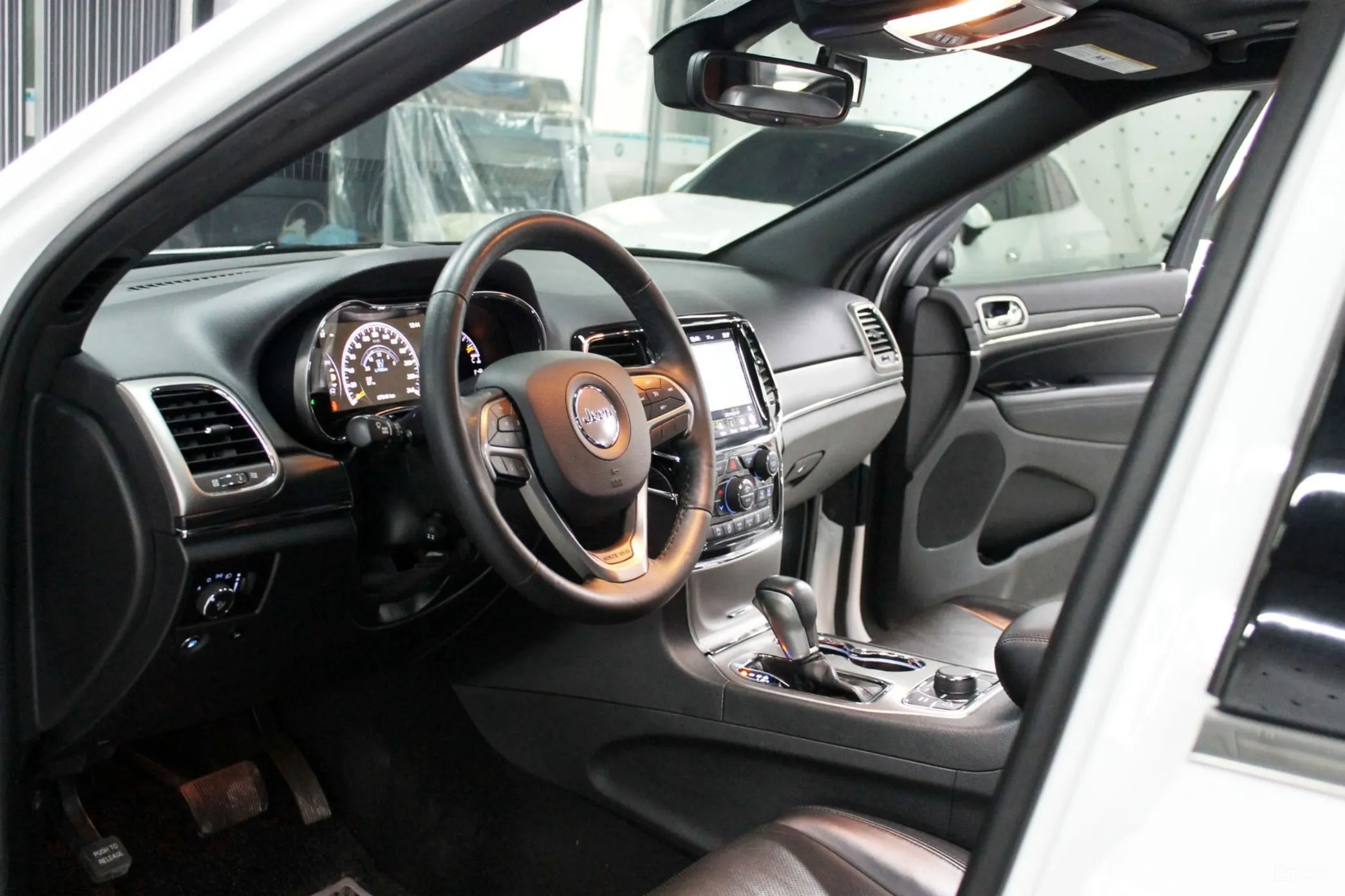 Jeep Grand Cherokee превью 8
