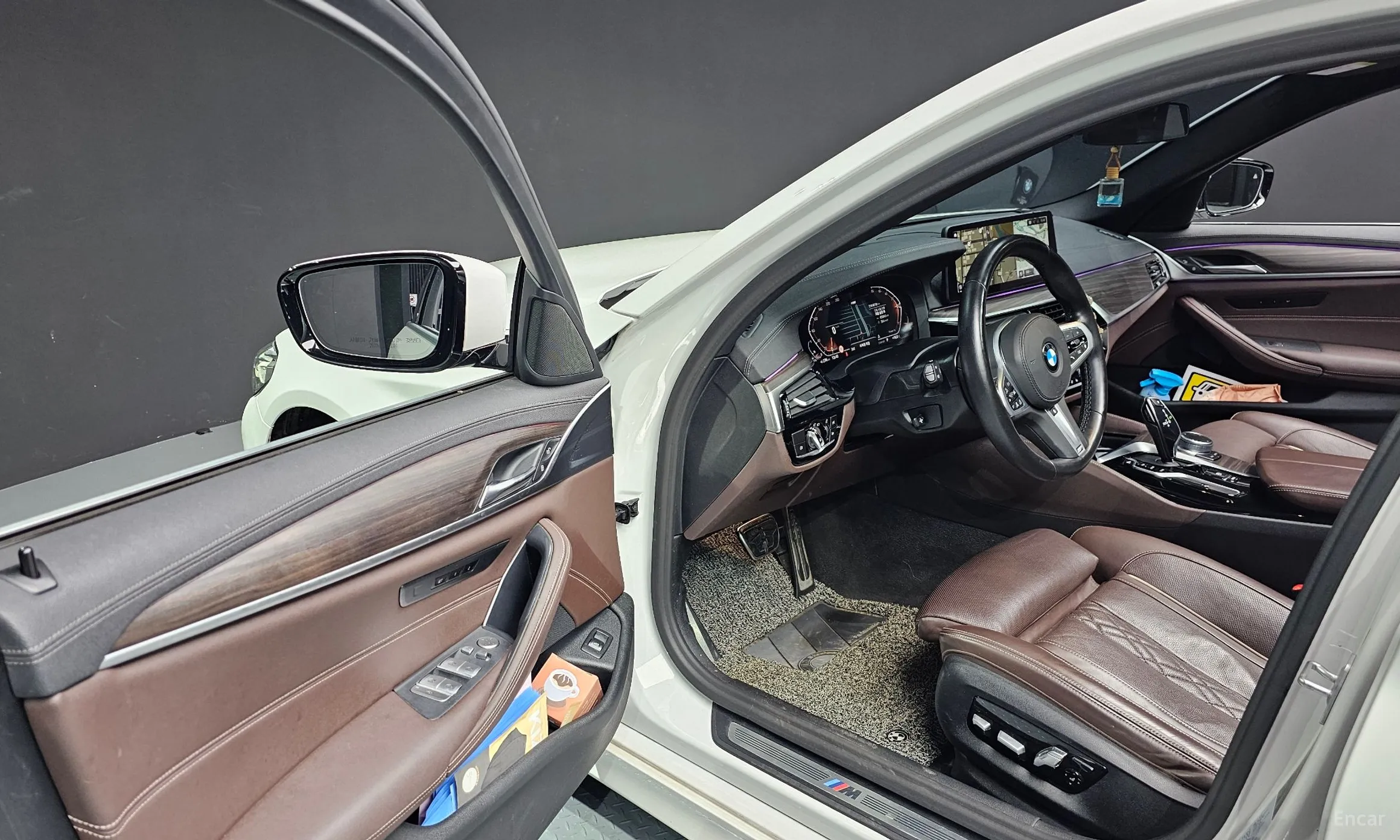 BMW 5 Series (G30) превью 13