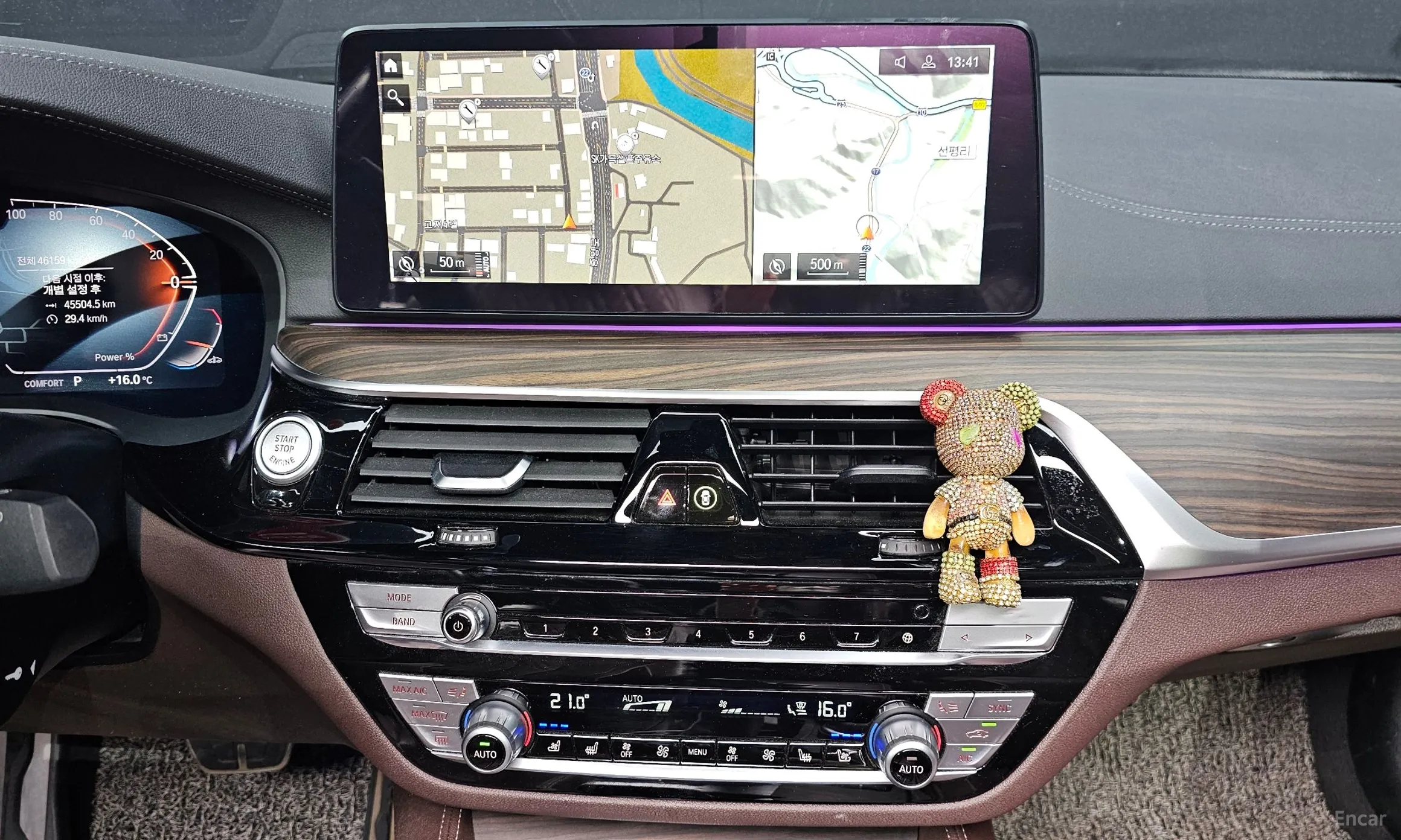 BMW 5 Series (G30) превью 15