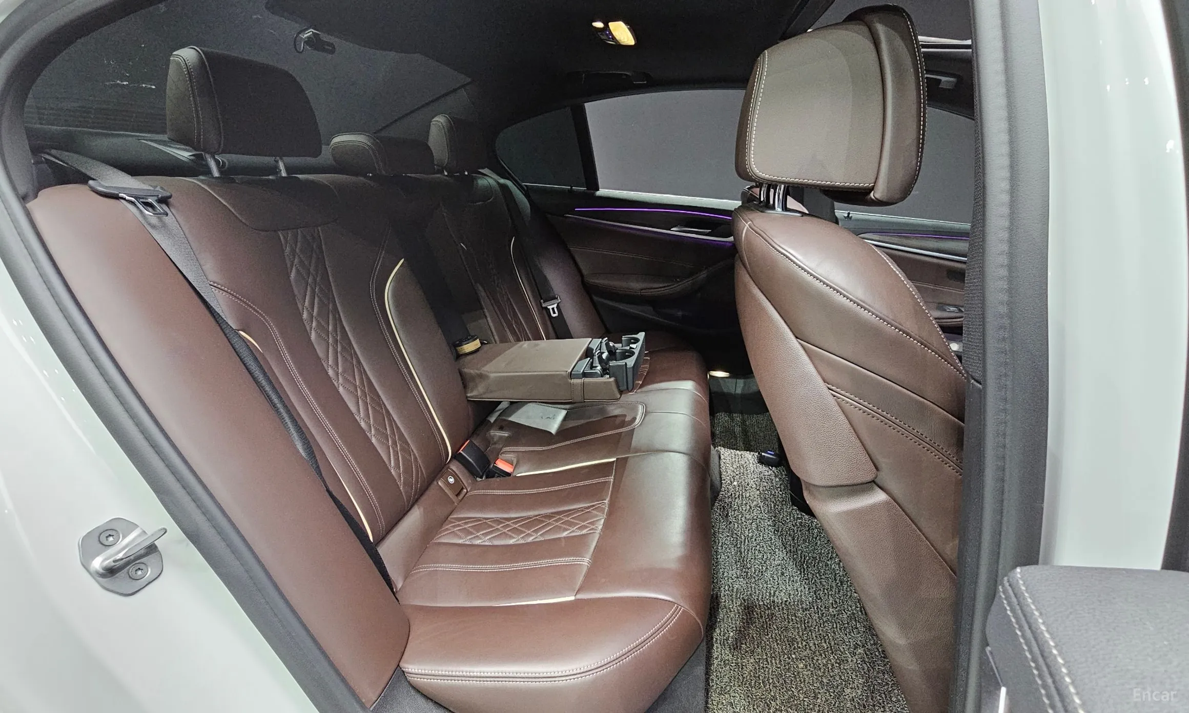 BMW 5 Series (G30) превью 19