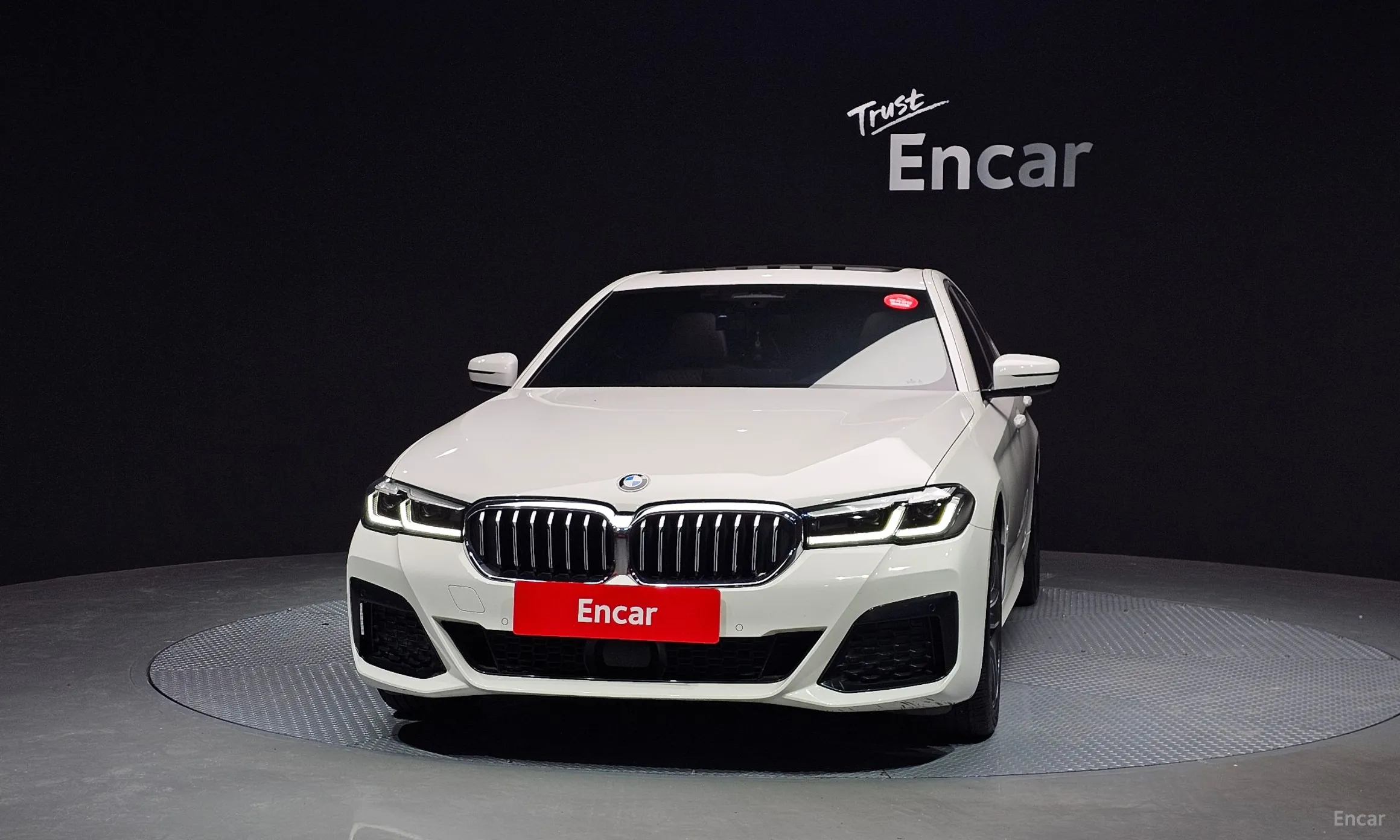 BMW 5 Series (G30) превью 3