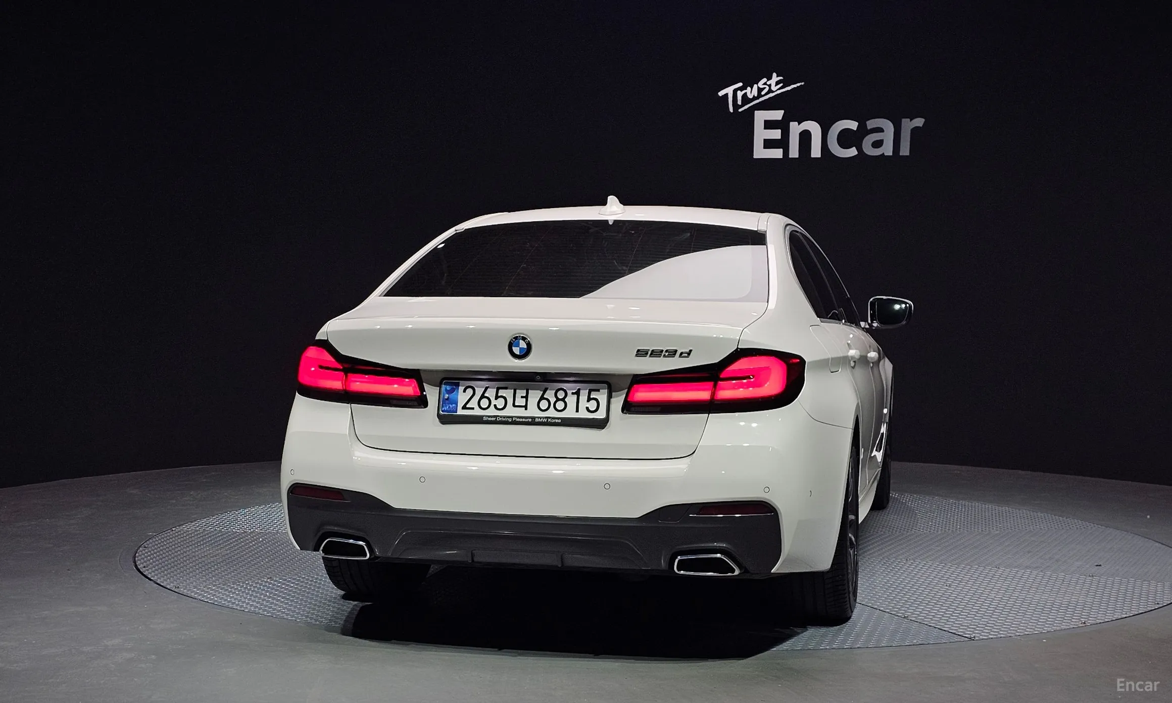 BMW 5 Series (G30) превью 4