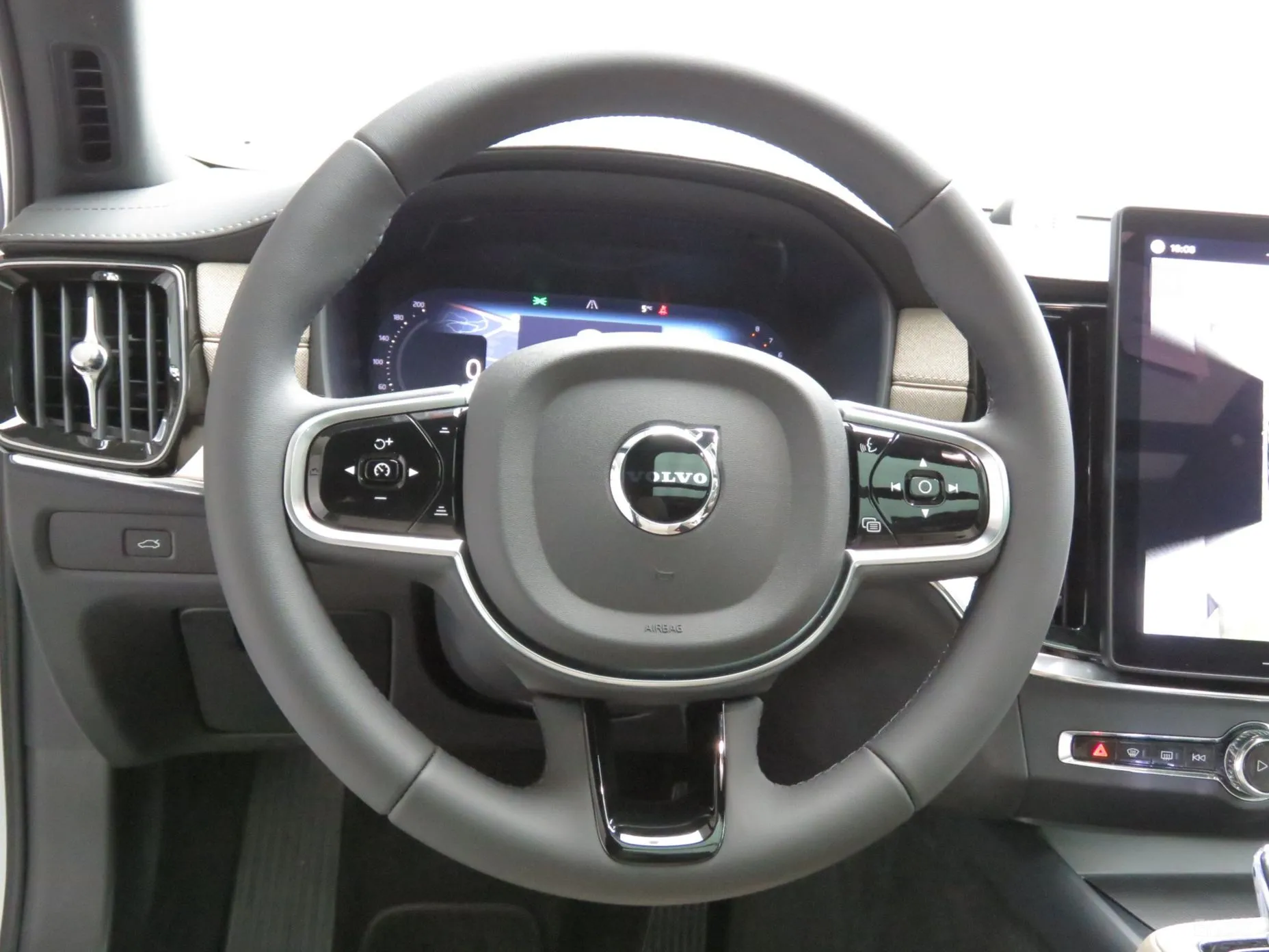 Volvo S90 превью 8