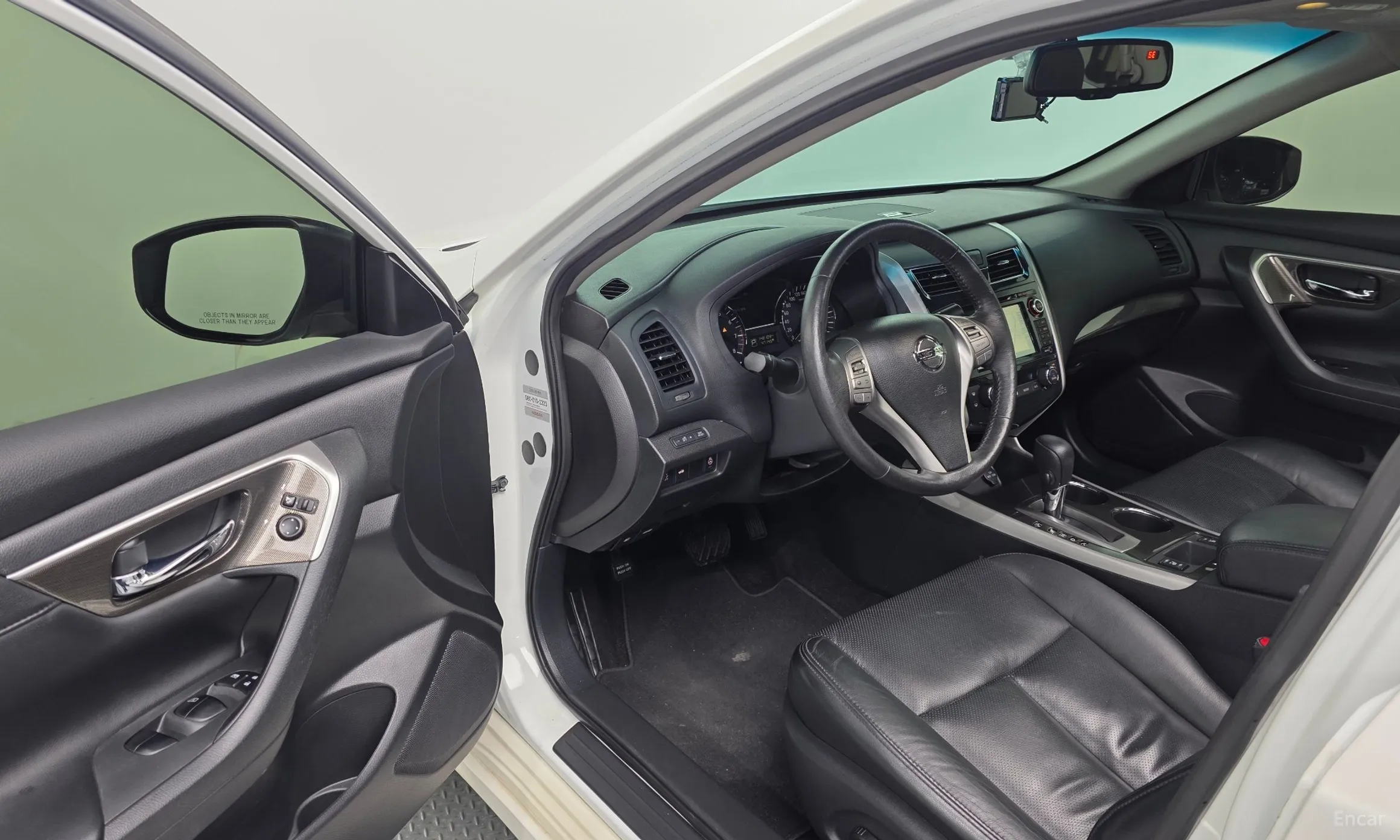 Nissan Altima превью 10