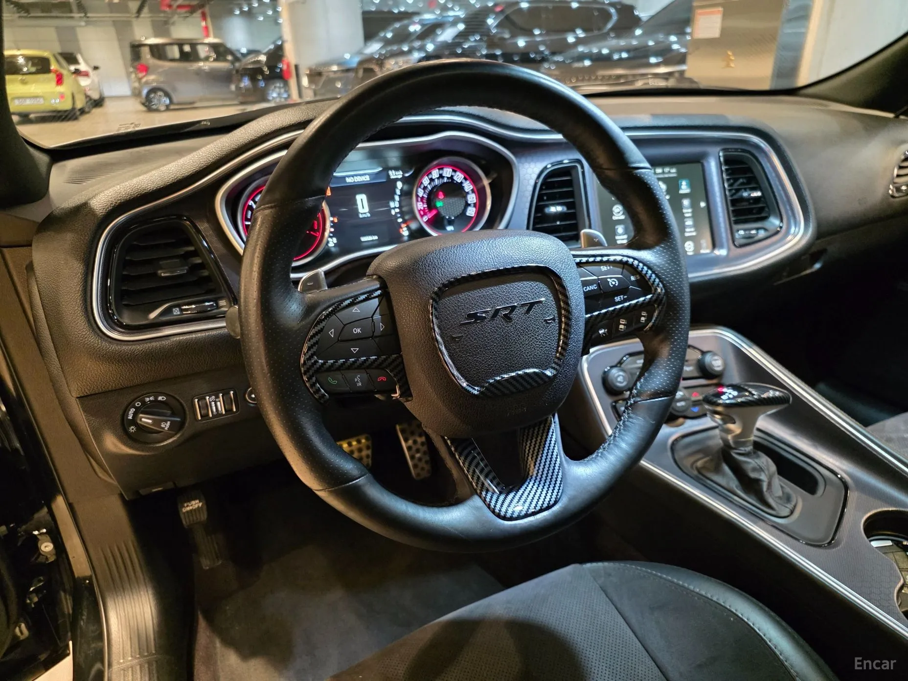 Dodge Challenger превью 10