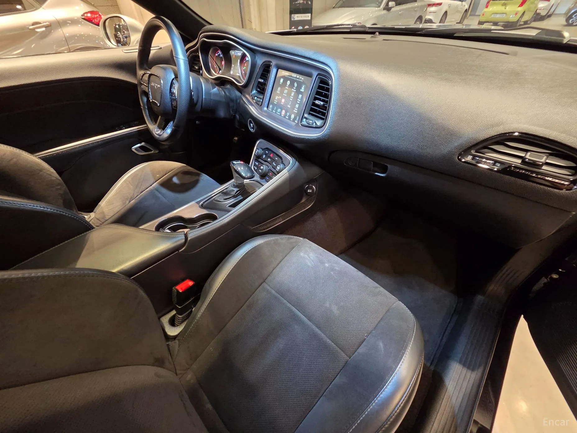 Dodge Challenger превью 12