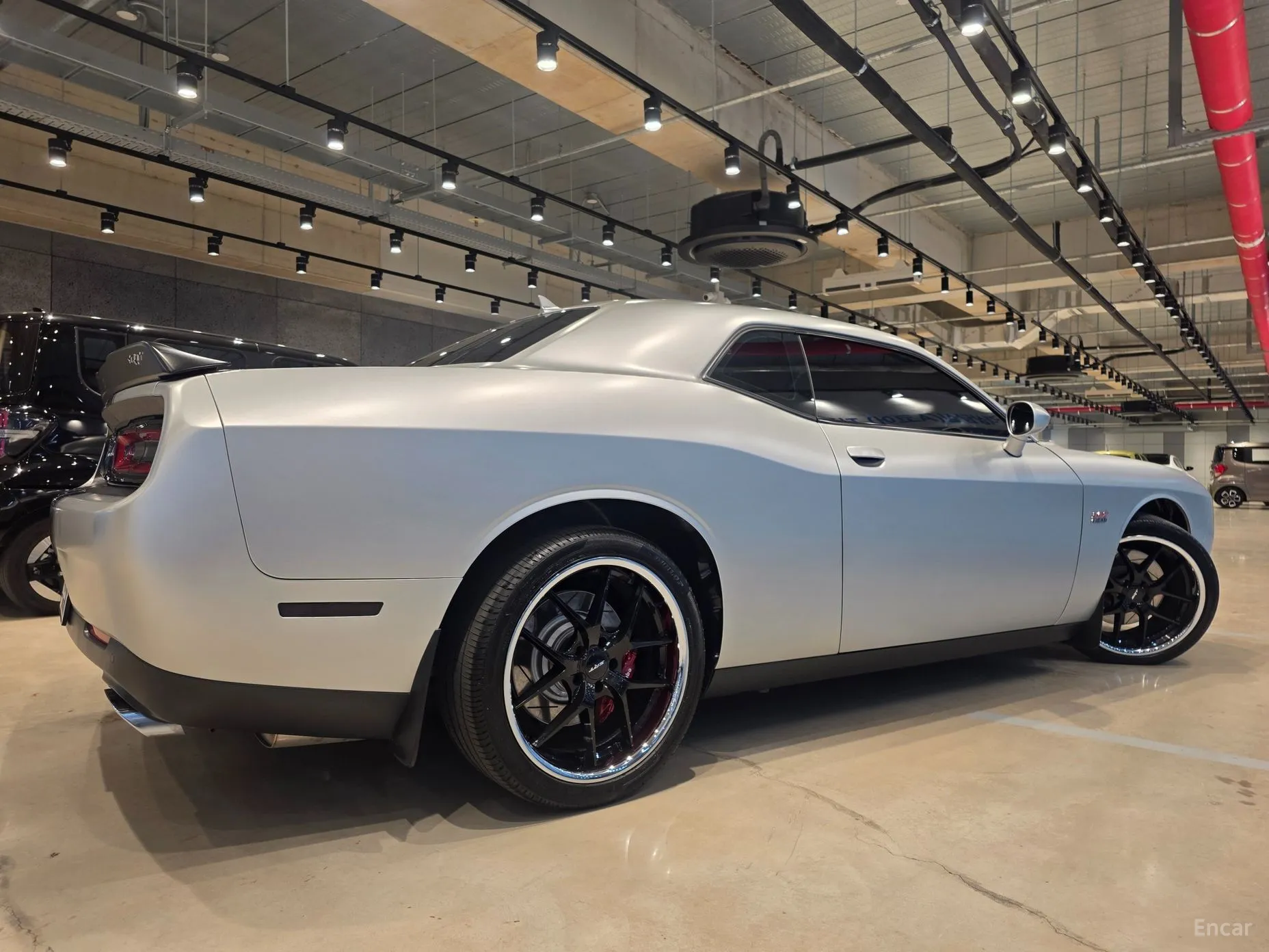 Dodge Challenger превью 4