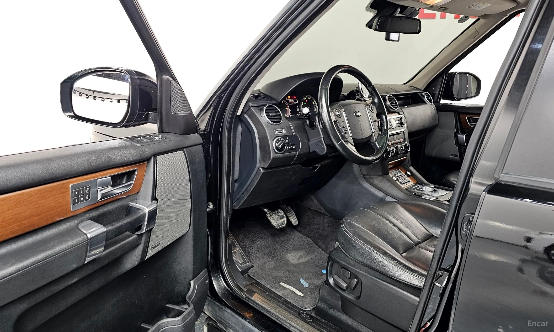 Land Rover Discovery 4 превью 10
