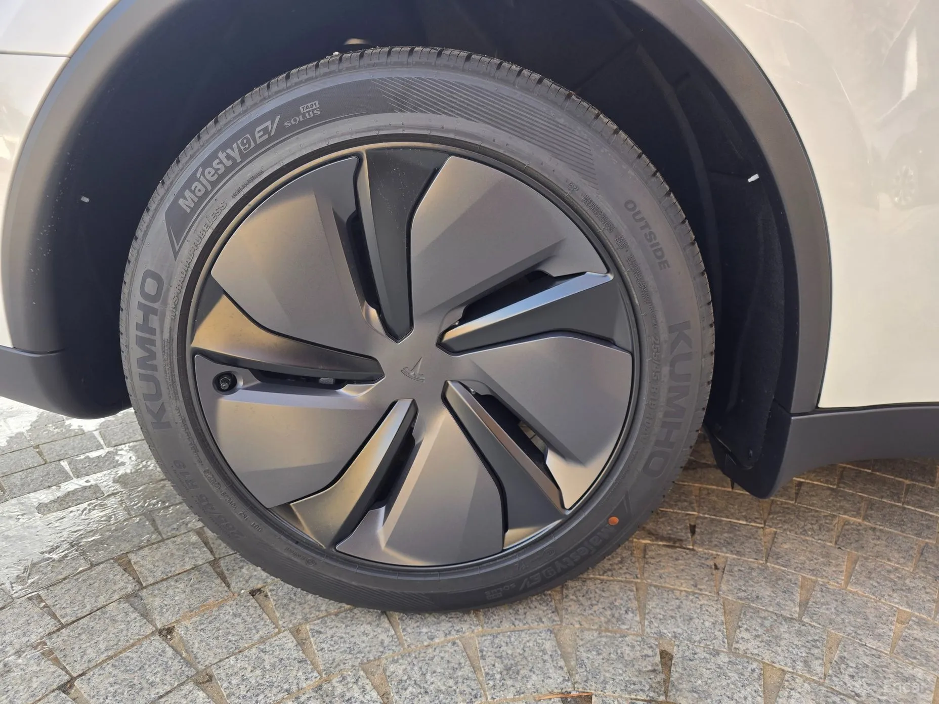 Tesla Model Y превью 14
