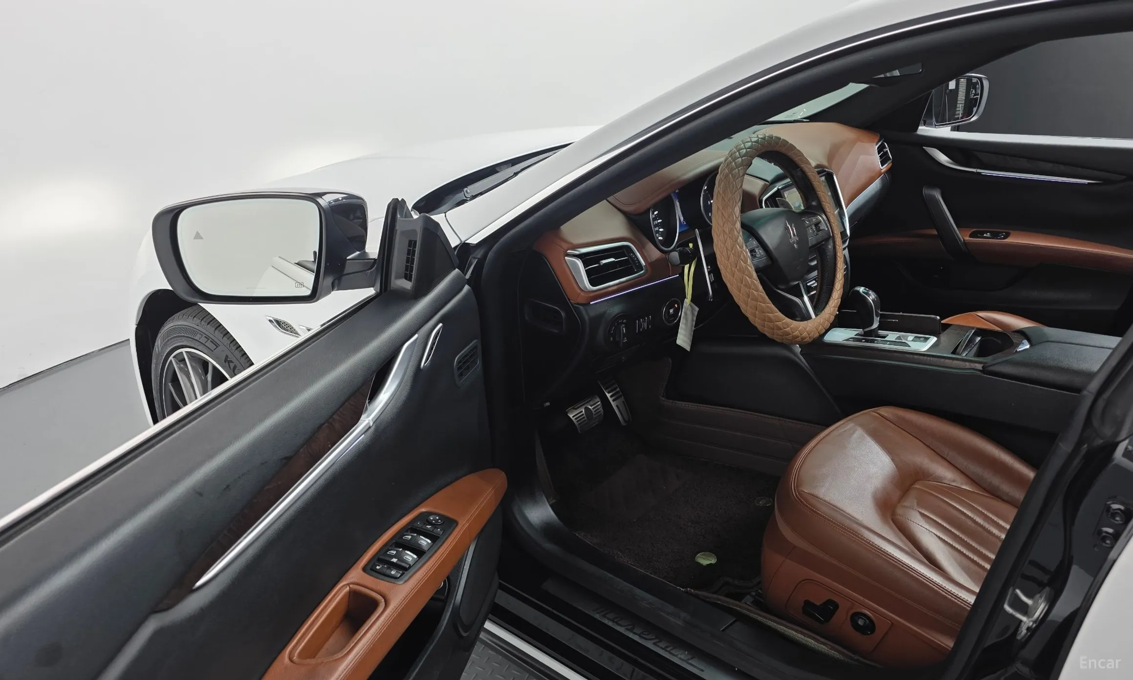 Maserati Ghibli превью 12