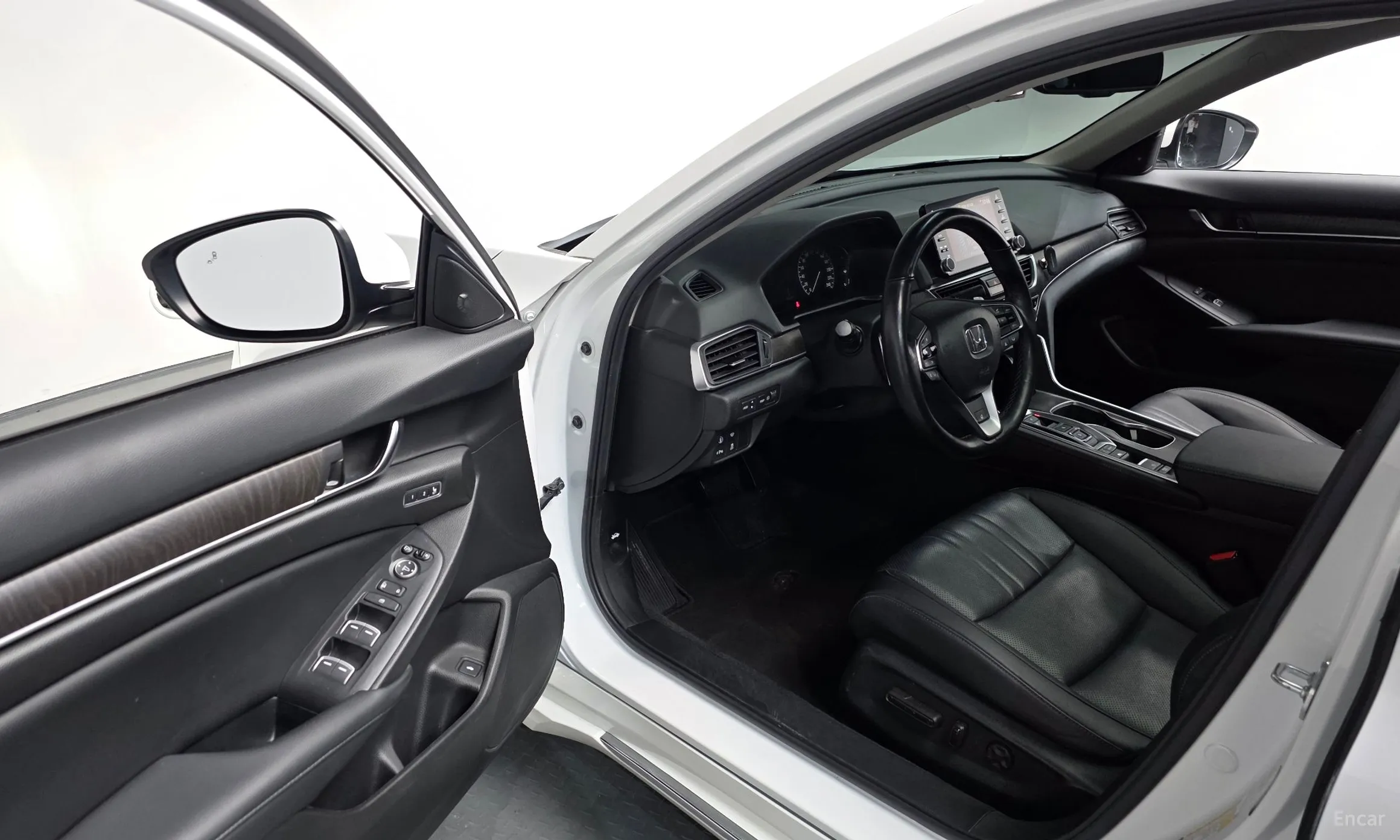 Honda Accord 10th Generation превью 10
