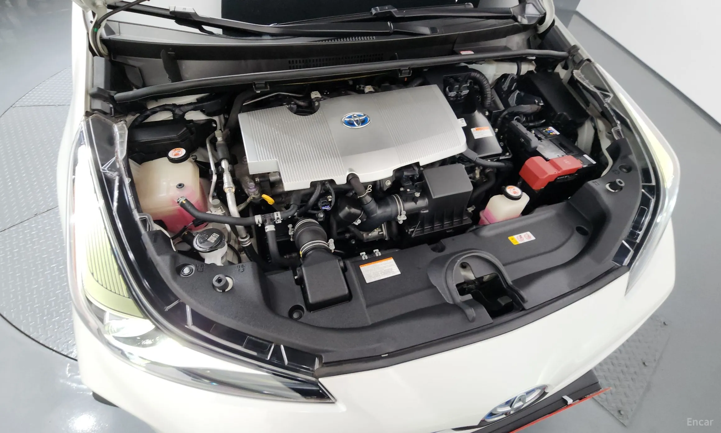 Toyota Prius 4th Generation превью 6