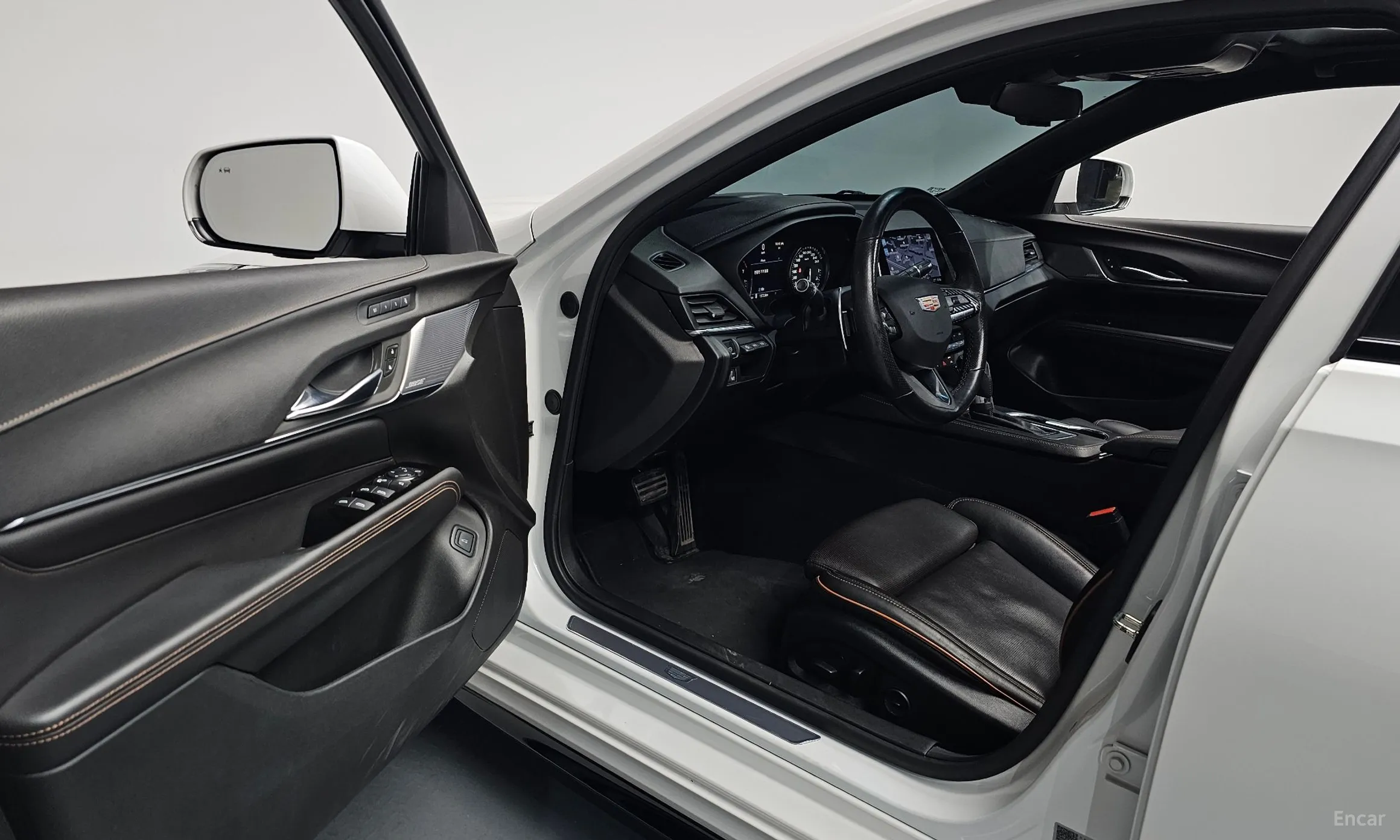 Cadillac CT4 превью 10