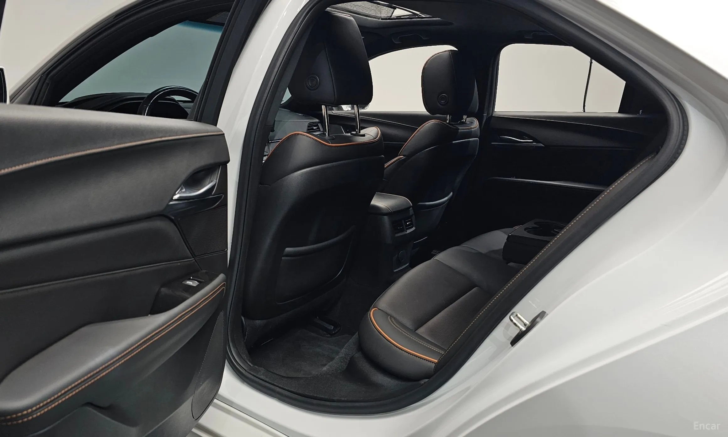Cadillac CT4 превью 11
