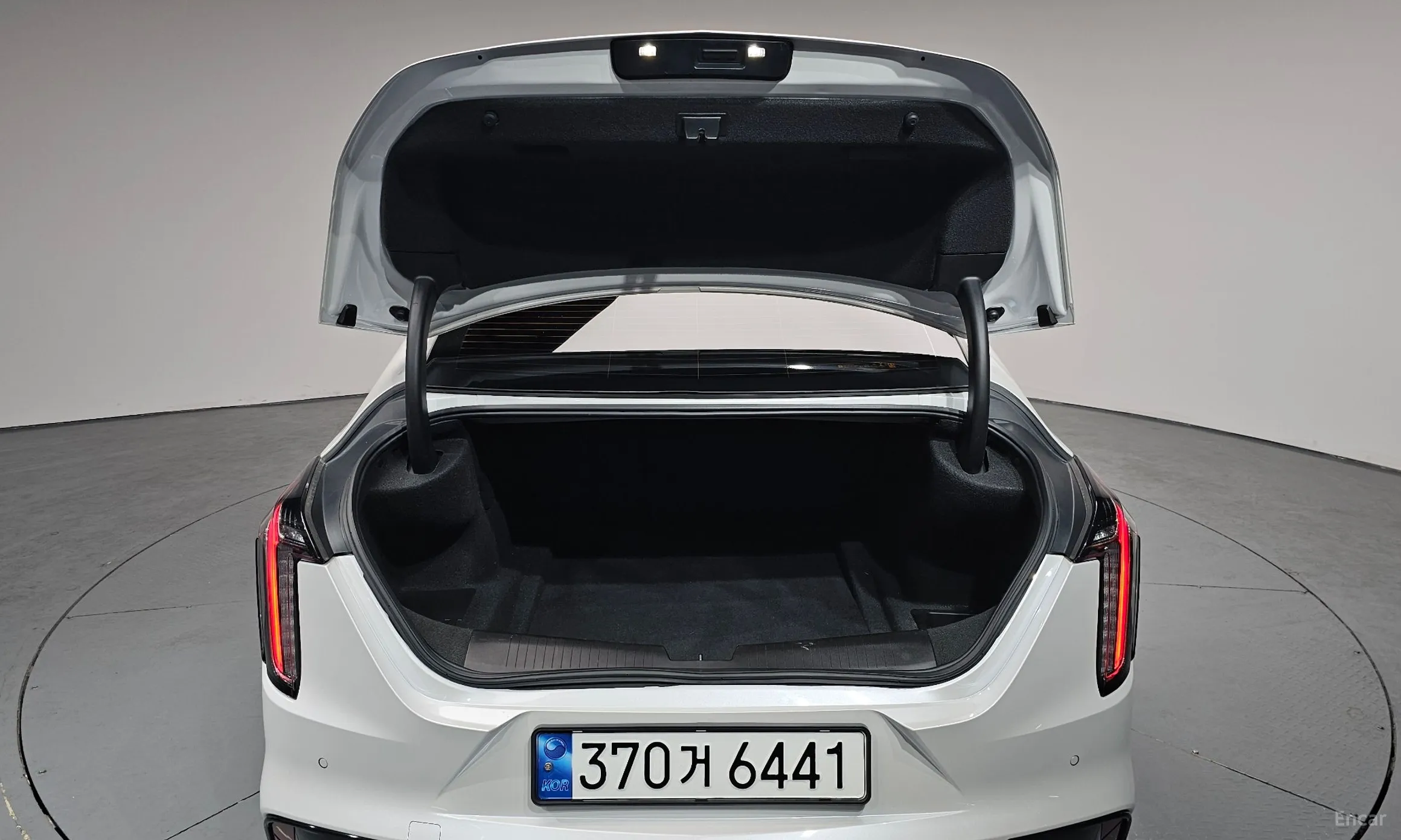 Cadillac CT4 превью 20
