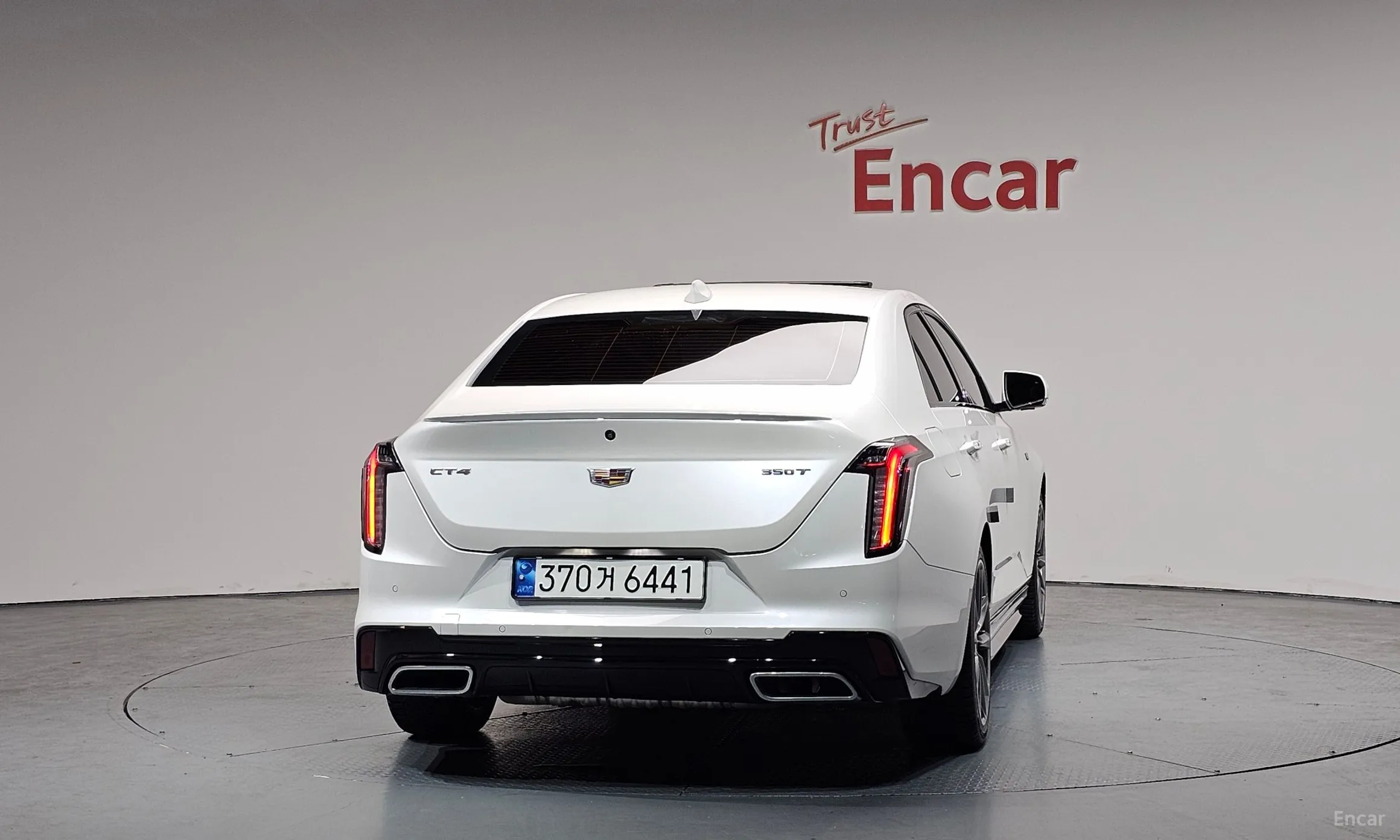 Cadillac CT4 превью 4
