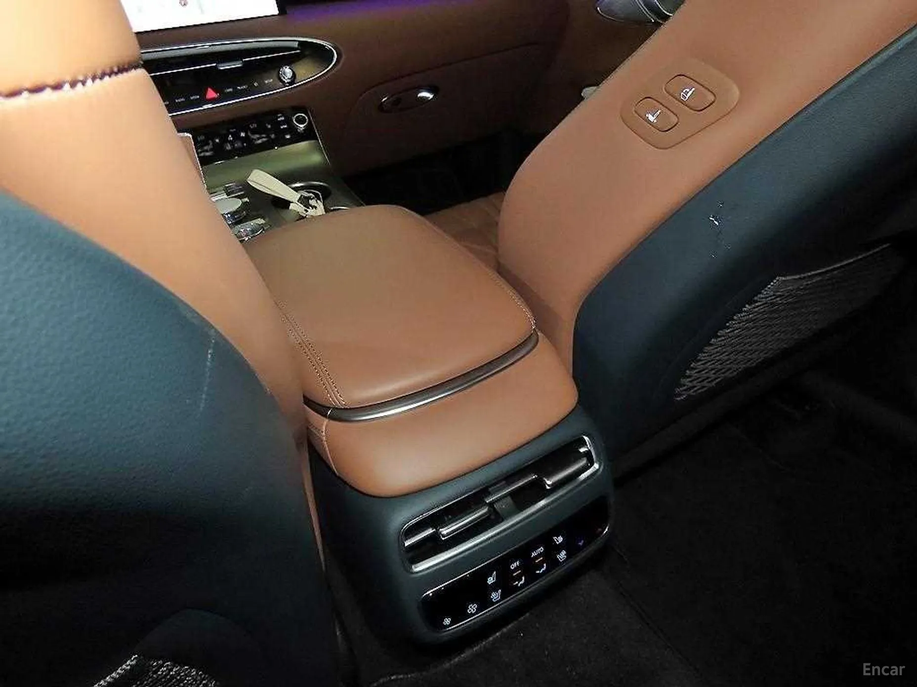 Genesis GV70 превью 14