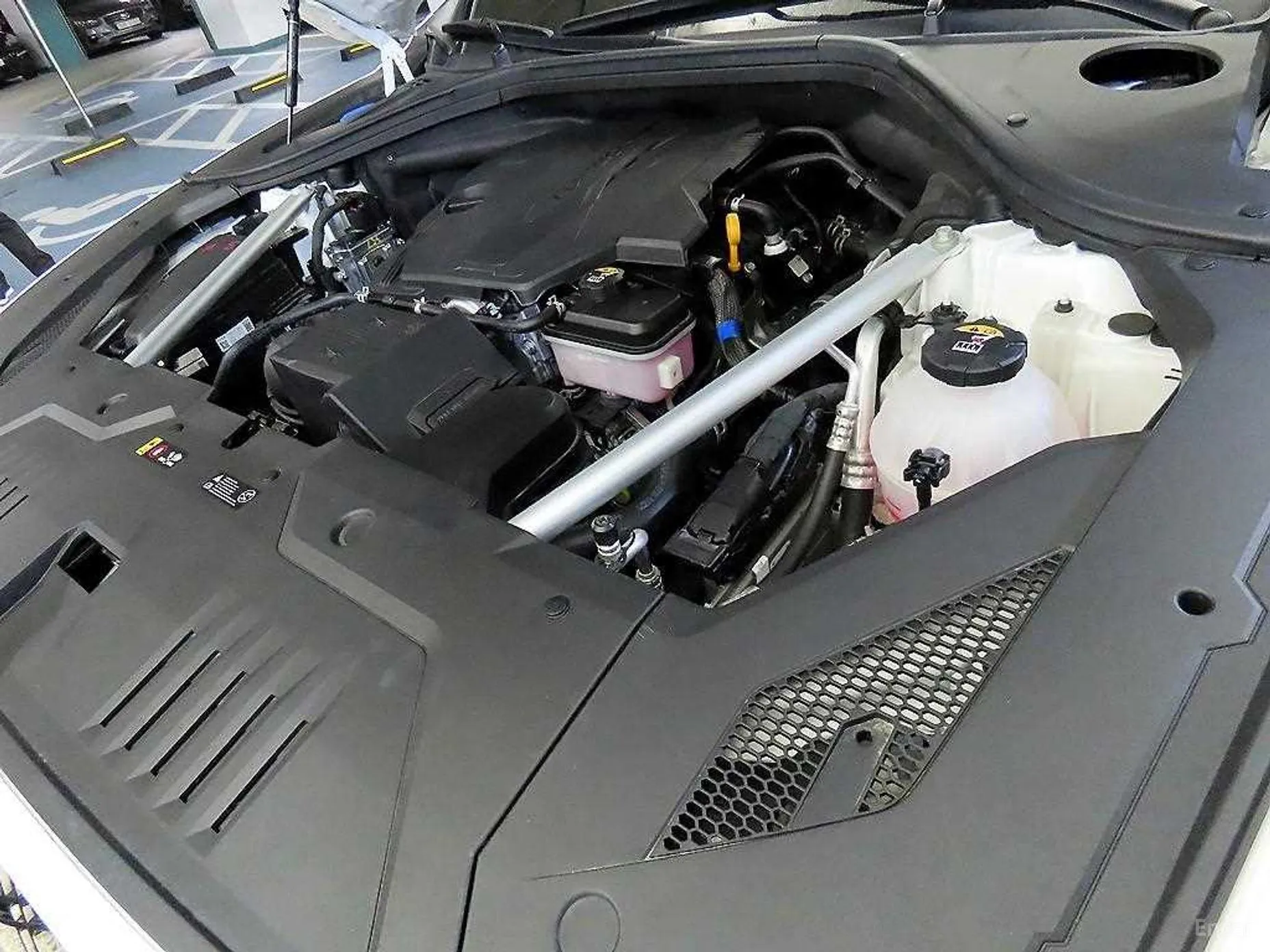 Genesis GV70 превью 19