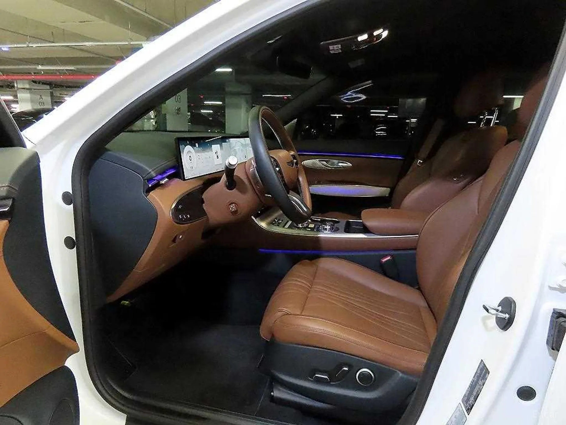 Genesis GV70 превью 6