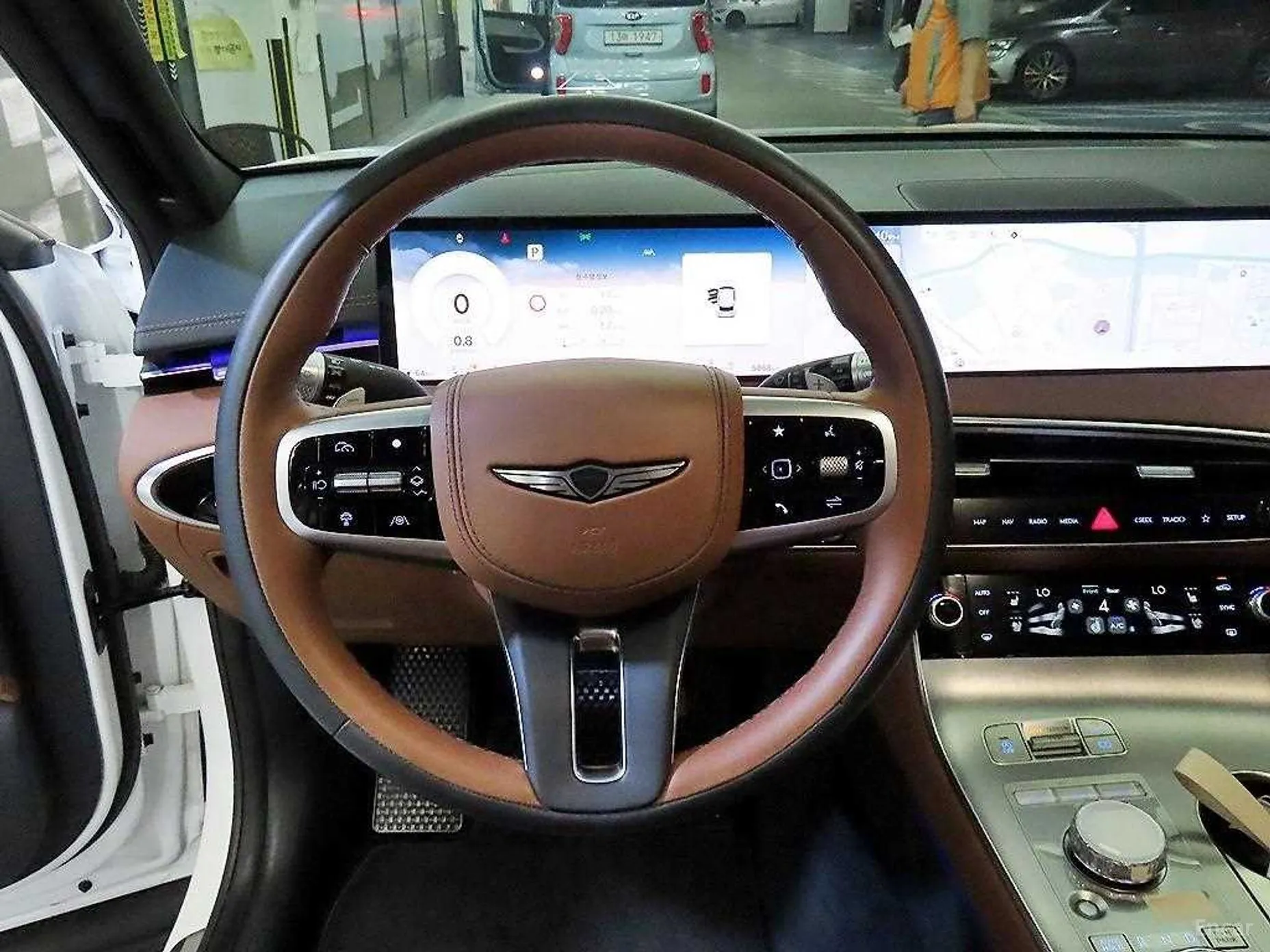 Genesis GV70 превью 8