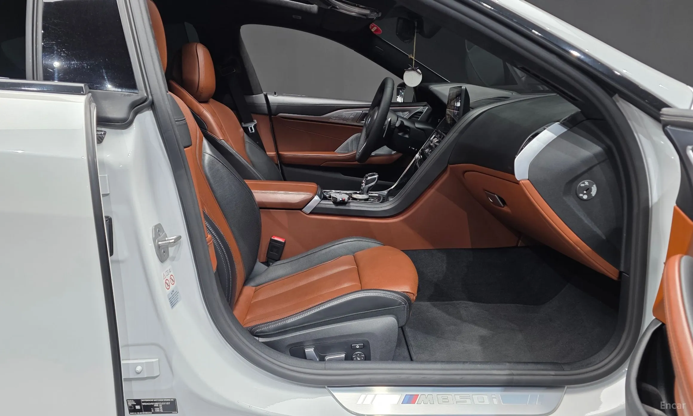 BMW 8-series (G15) превью 11