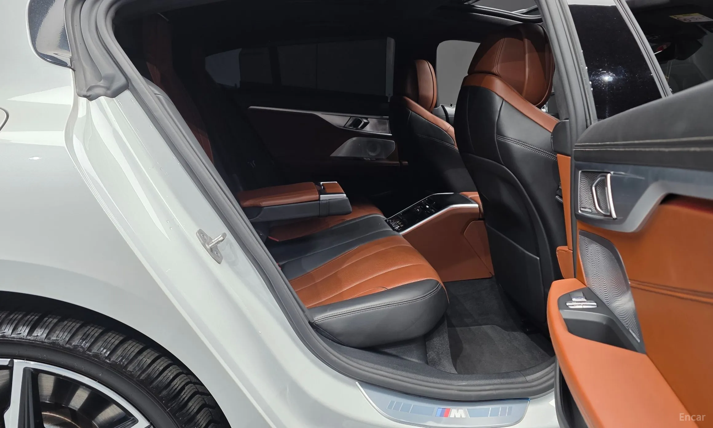 BMW 8-series (G15) превью 12