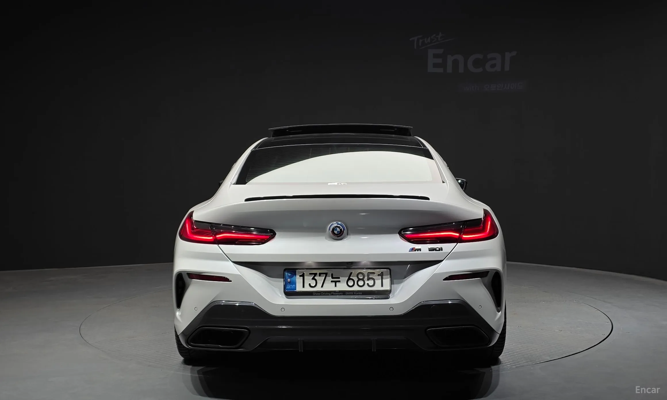 BMW 8-series (G15) превью 4