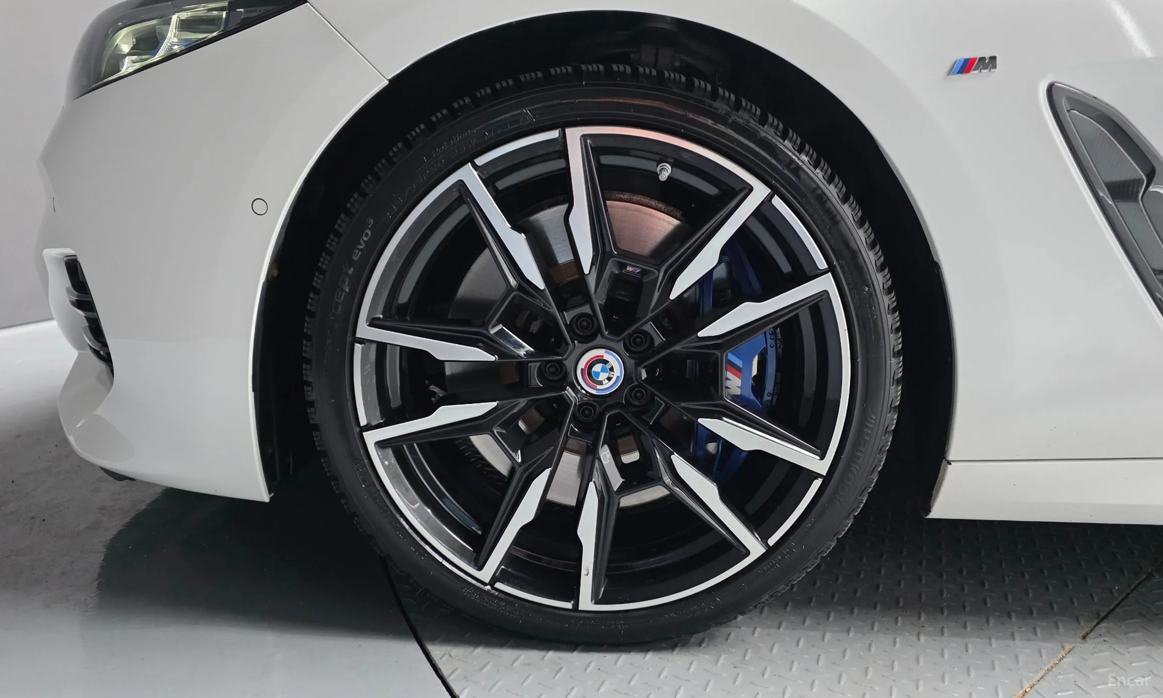 BMW 8-series (G15) превью 5