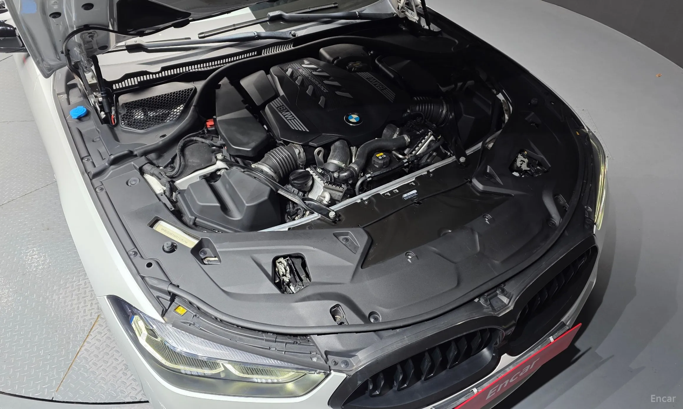 BMW 8-series (G15) превью 6