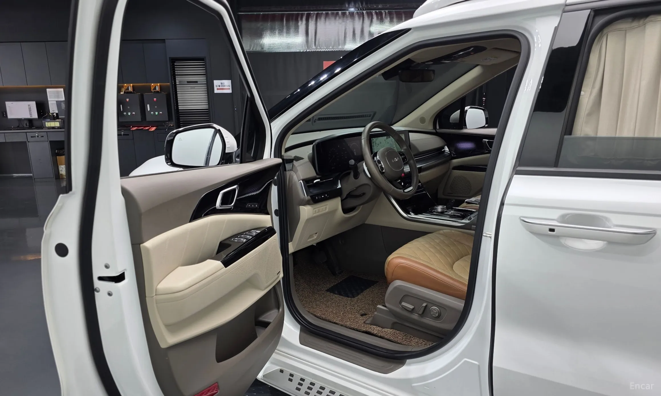 Kia Carnival Gen 4 превью 10