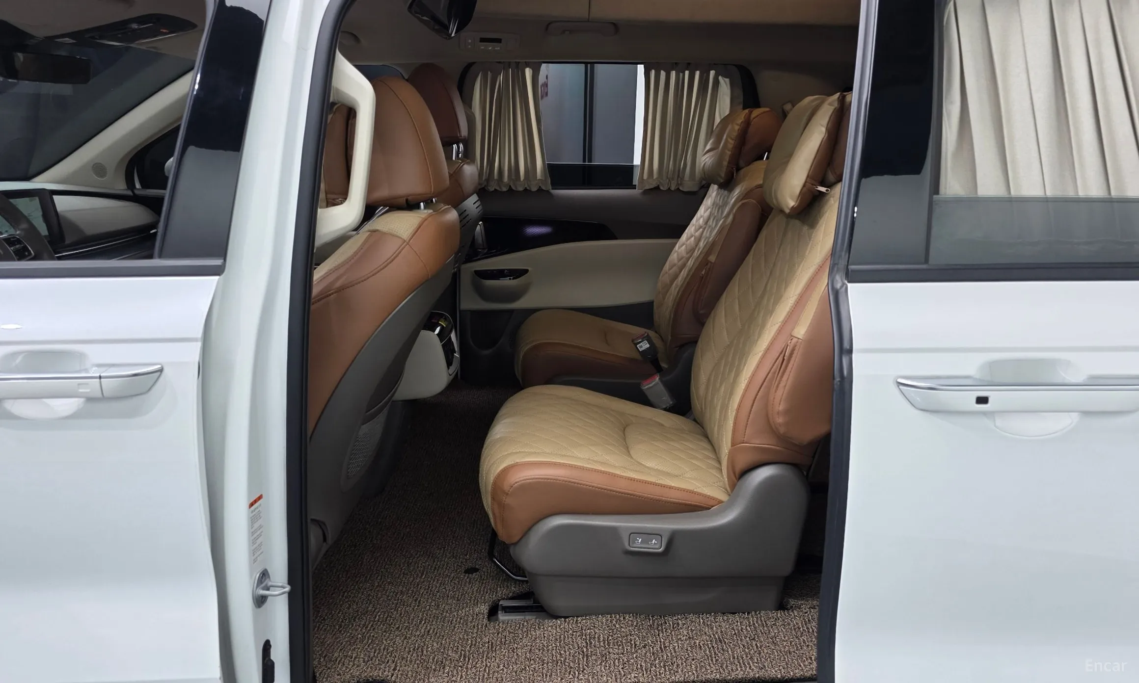 Kia Carnival Gen 4 превью 12