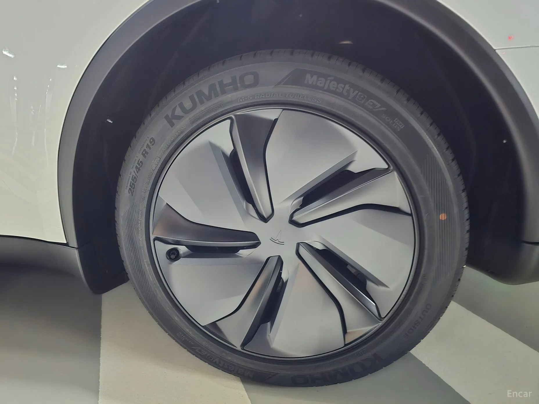Tesla Model Y превью 16