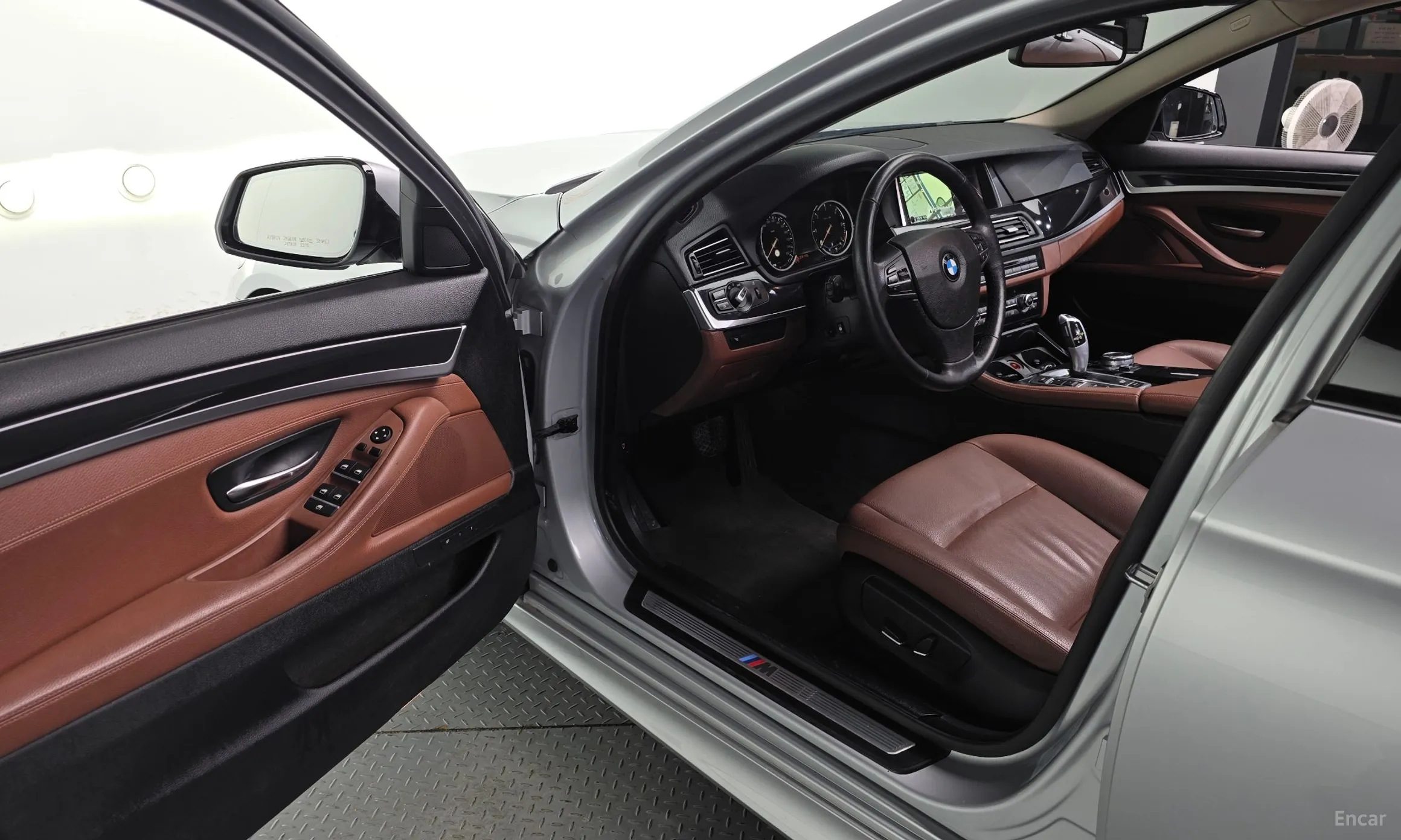 BMW 5 Series (F10) превью 10