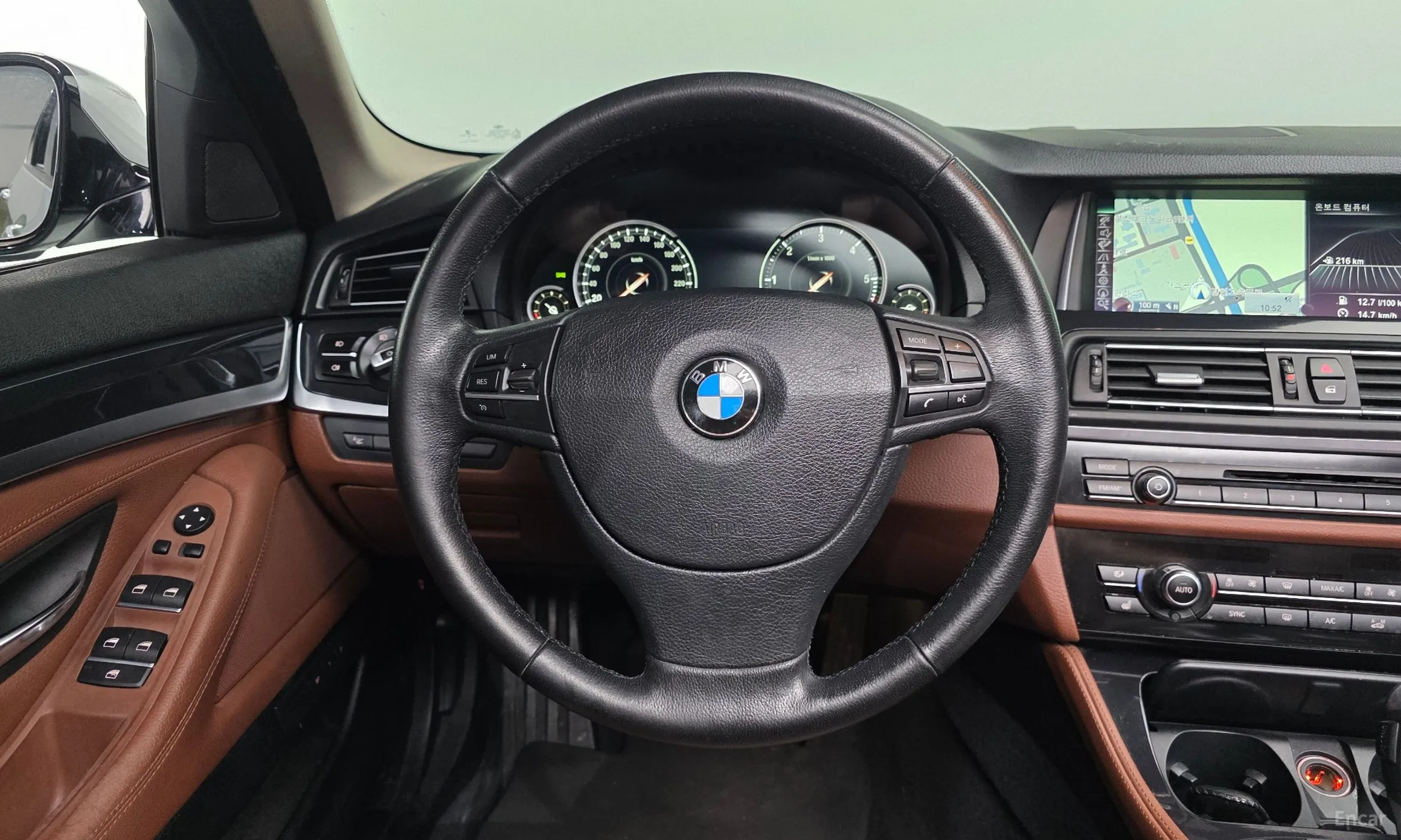 BMW 5 Series (F10) превью 12