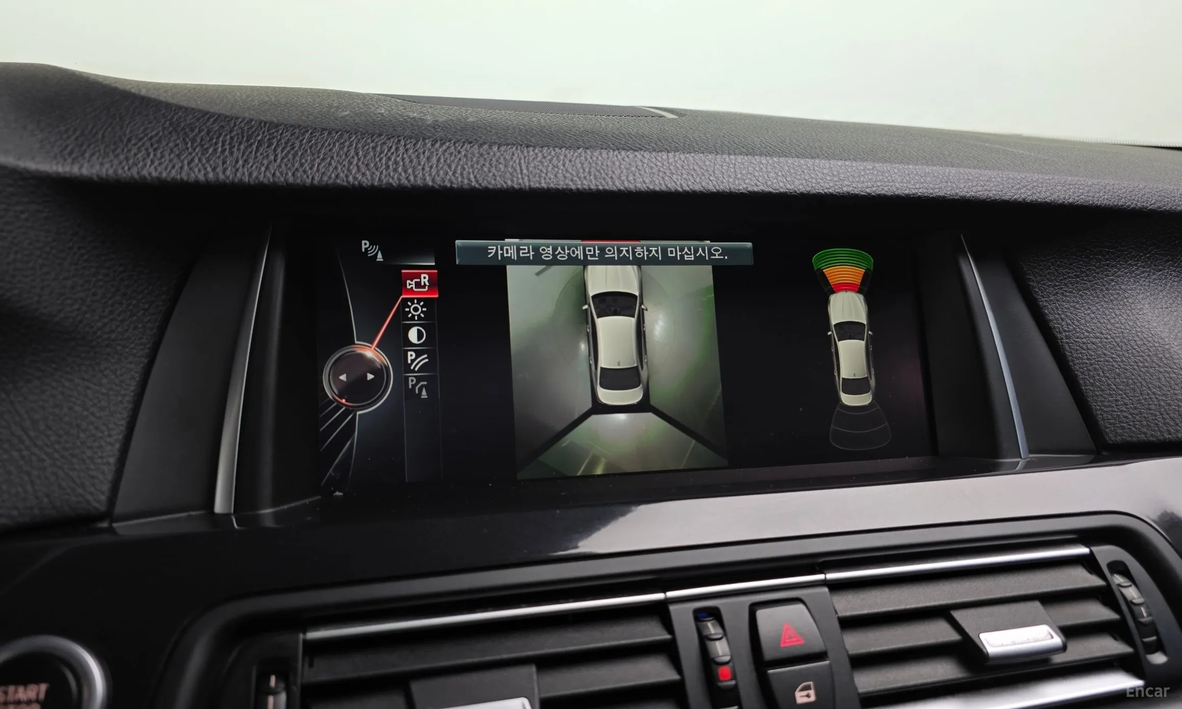 BMW 5 Series (F10) превью 14