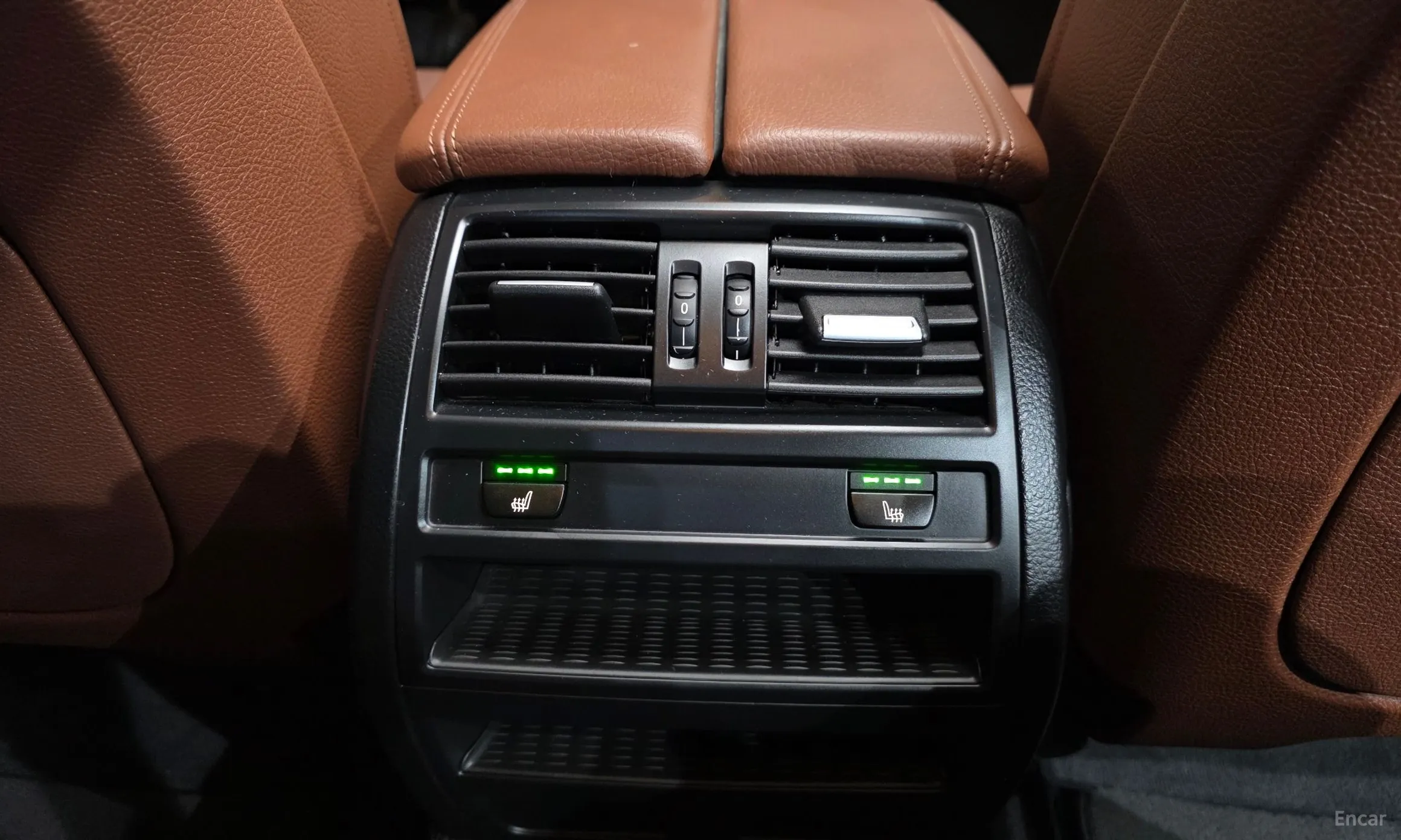 BMW 5 Series (F10) превью 16